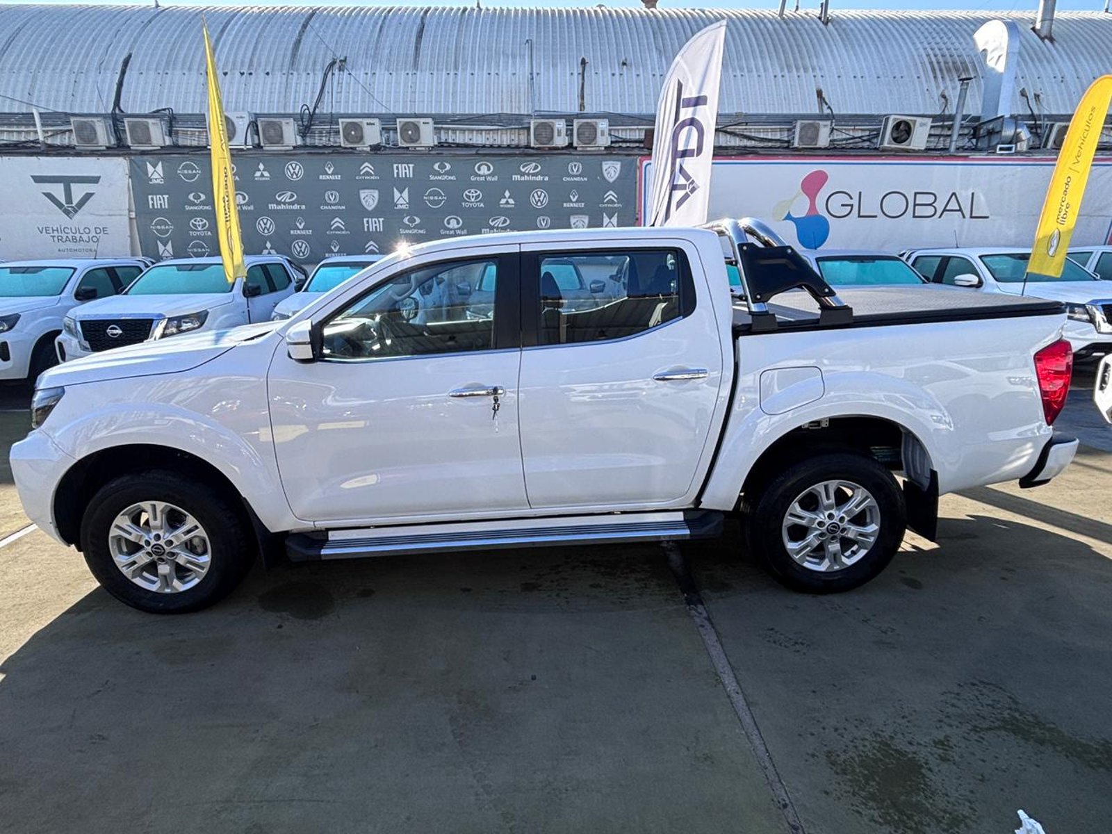 Nissan NAVARA XE 4X2 2.3 DIESEL 2023 - Imagen 5 de 10