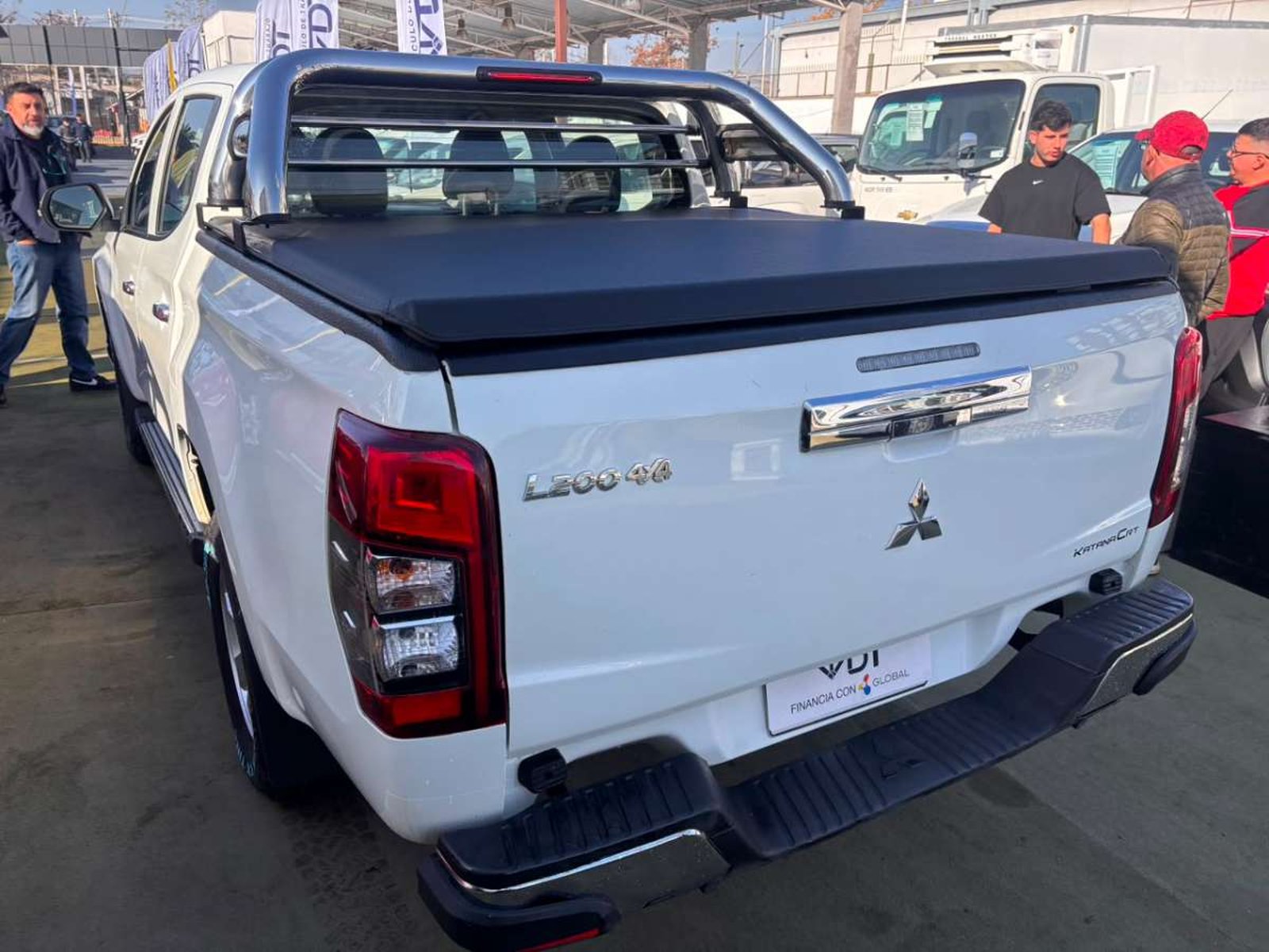 Mitsubishi L200 KATANA CR 2.4 2023 - Imagen 6 de 10