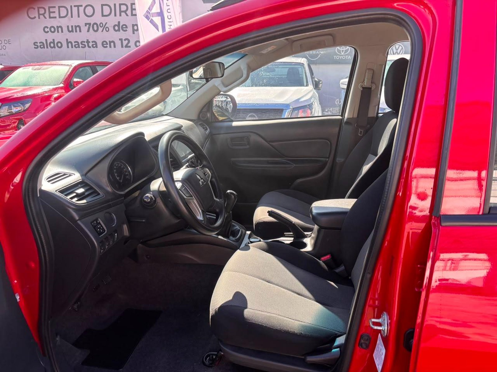 Mitsubishi L200 Katana 2.4 4x4 MT 2023 - Imagen 9 de 10