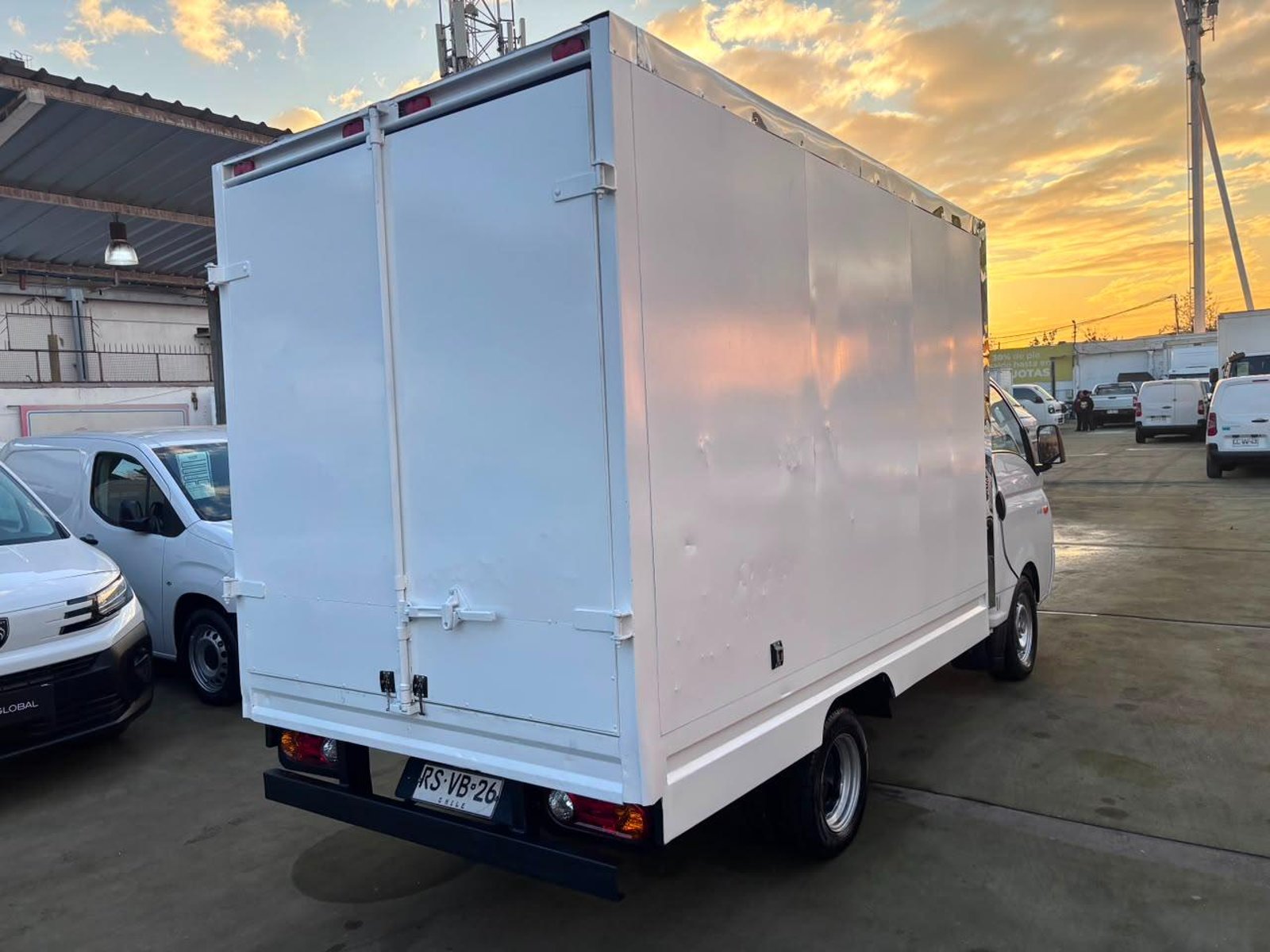 Hyundai PORTER II HI SUPER DOHC 2.5 2022 - Imagen 8 de 10