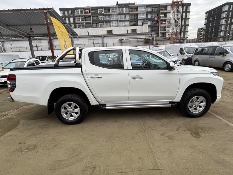 Mitsubishi L200 Katana 2.4 4x4 MT 2023 - Imagen 5 de 10