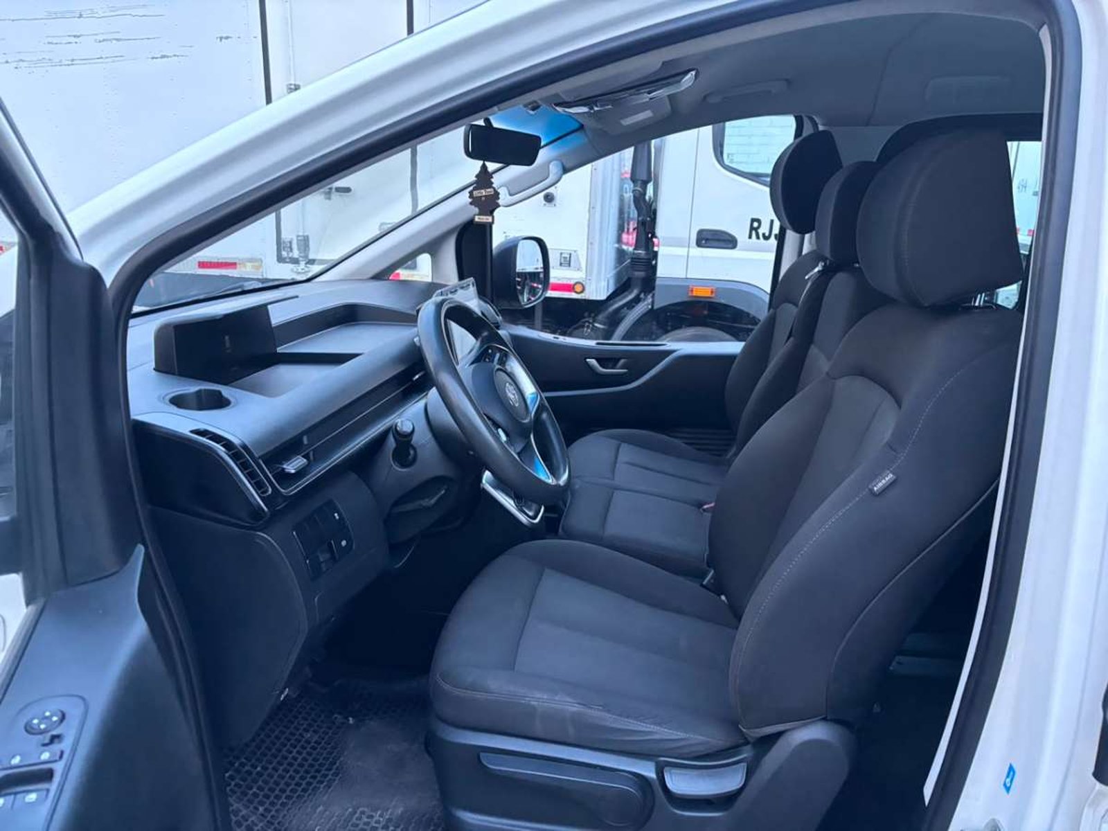Hyundai STARIA US4 CRDI 2.2 AUT 2023 - Imagen 10 de 10