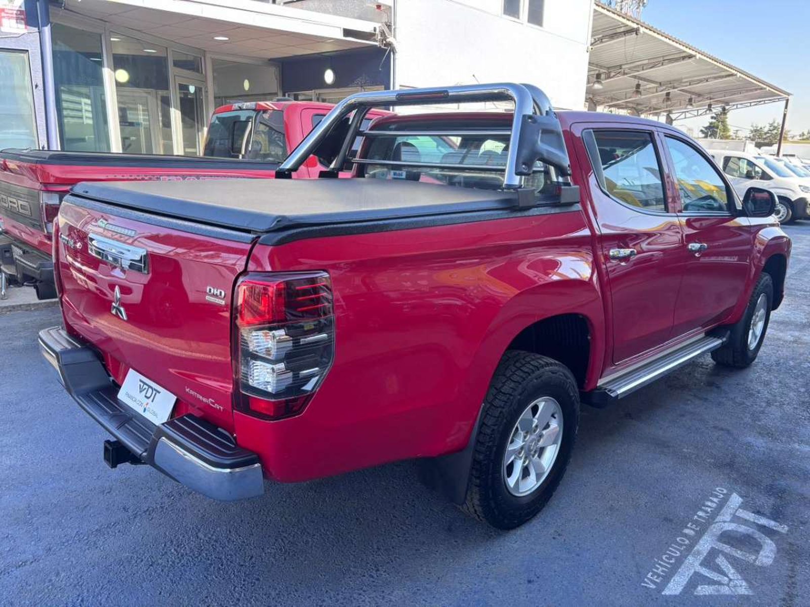 Mitsubishi L200 2.4 KATANA CRM DIESEL DOB. CAB. 4X4 MT 4P 2023 - Imagen 8 de 10
