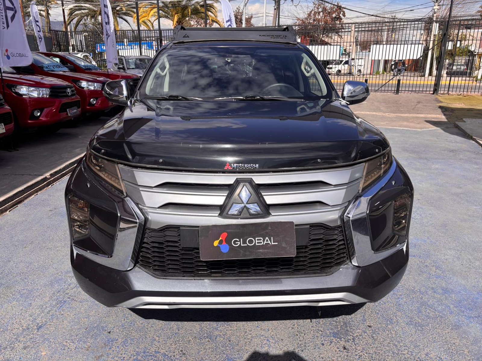 Mitsubishi MONTERO SPORT 2022 - Foto 2 de 10