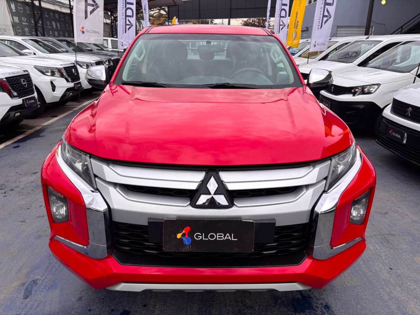 Mitsubishi L200 Katana 2.4 4x4 MT 2023 - Foto 2 de 10