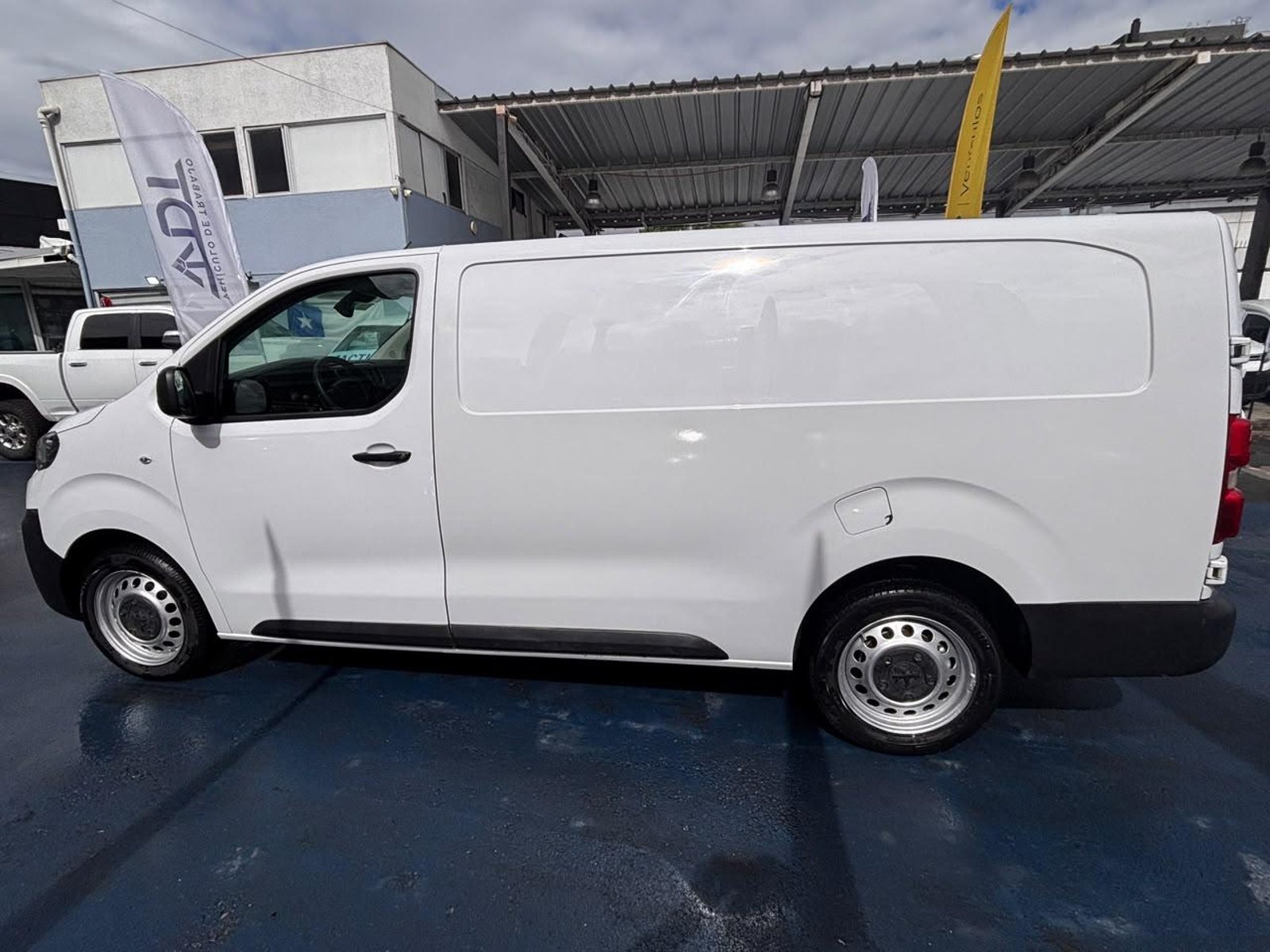 Peugeot EXPERT Premium Long 2.0 HDi 2023 - Foto 5 de 10