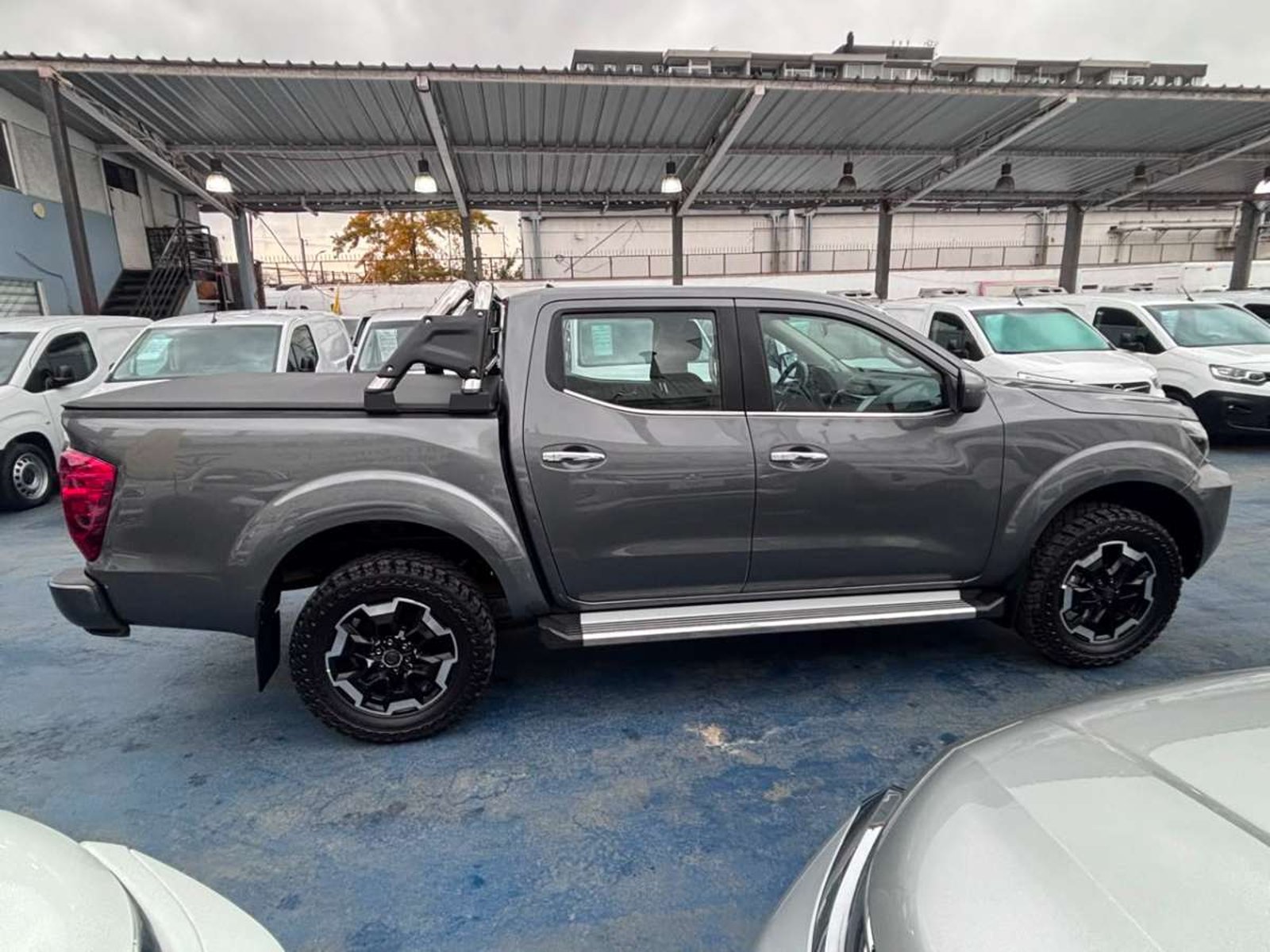 Nissan NAVARA D CAB MT 4X4 2.3 xe 4x4 2023 - Imagen 5 de 10