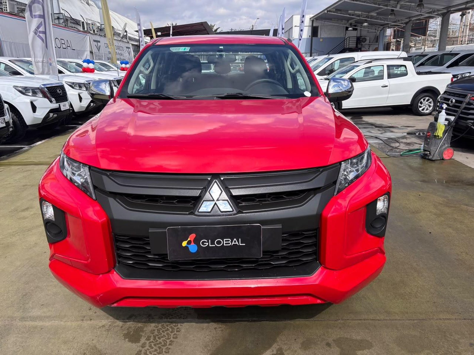 Mitsubishi L200 KATANA CRM 4X4 2.4 Diesel 2022 - Foto 2 de 10