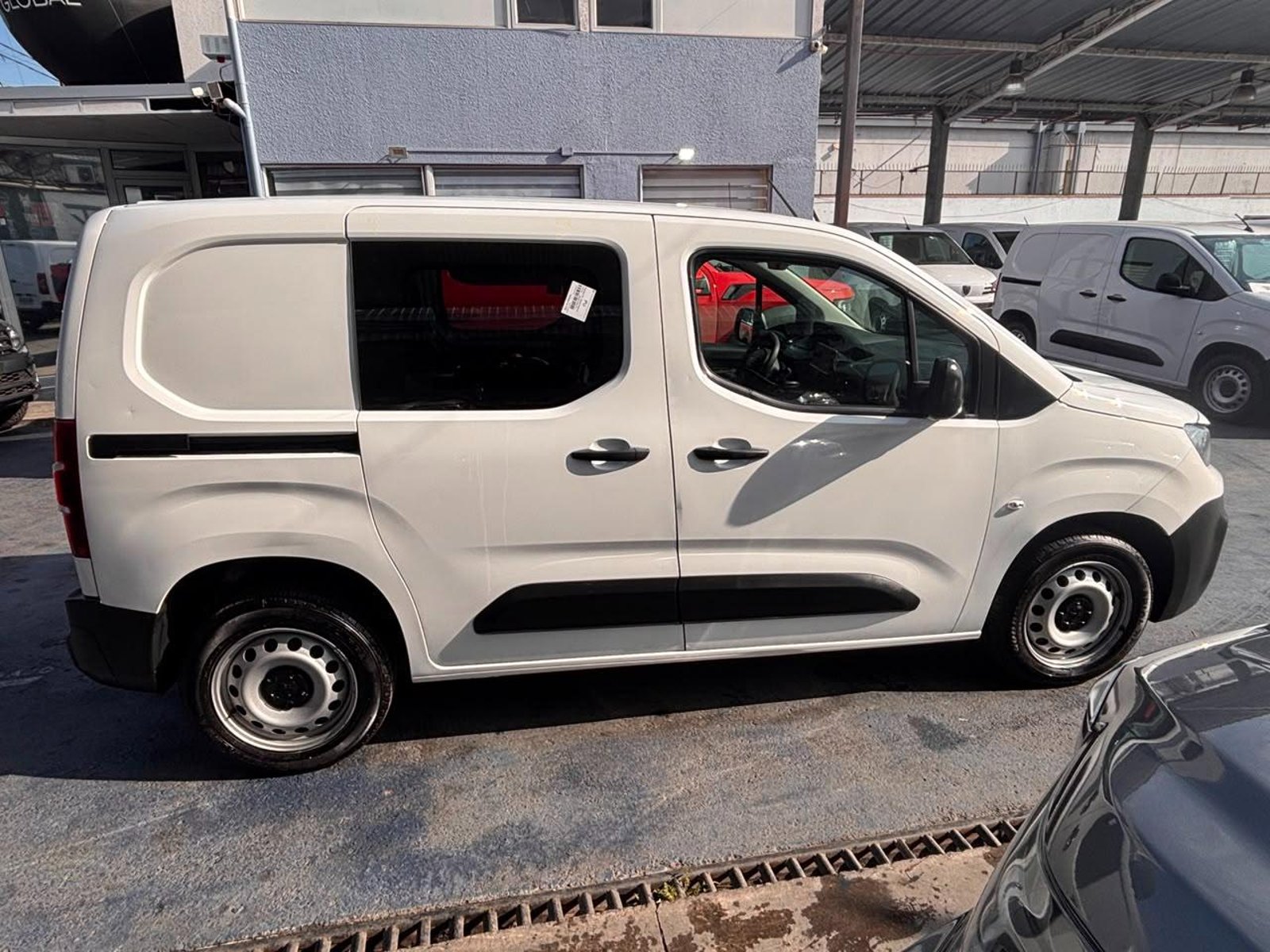 Peugeot PARTNER HDI 92 L1 1.6 2022 - Imagen 4 de 10