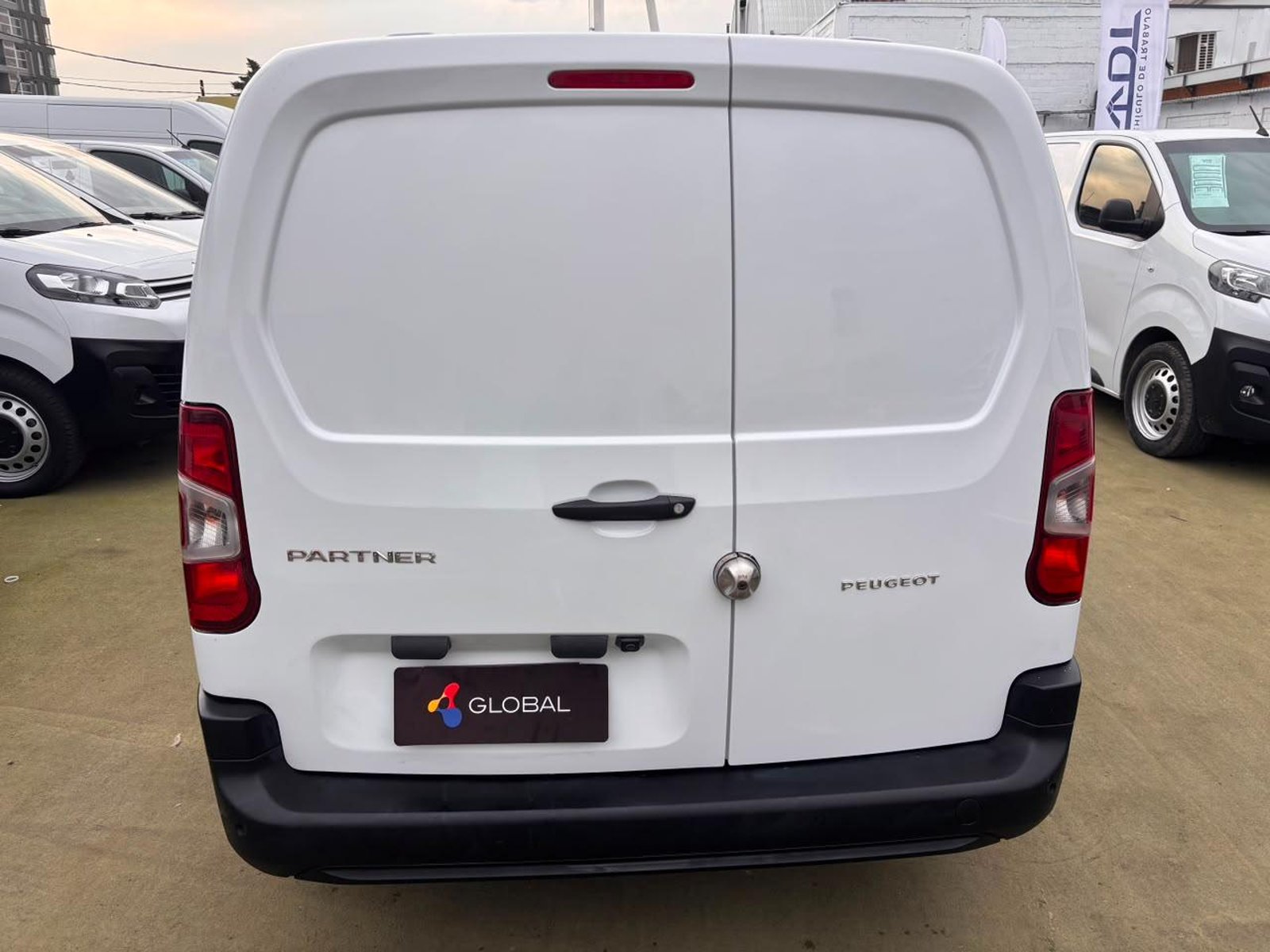 Peugeot PARTNER HDI 92 L2 1.6 L2 1.6 Diesel 2023 - Imagen 7 de 10