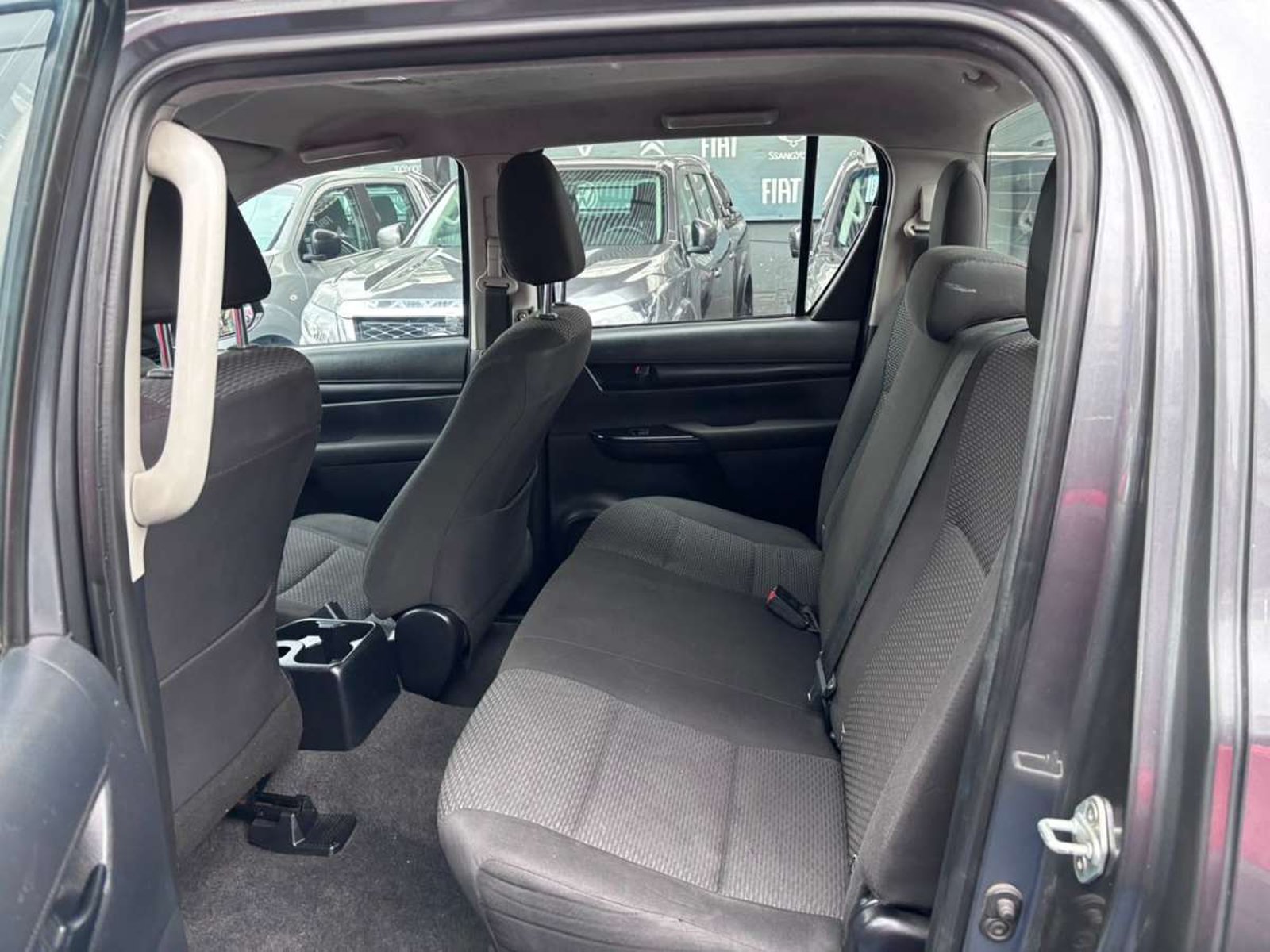Toyota HILUX DCAB DX 2.4 2019 - Imagen 9 de 10