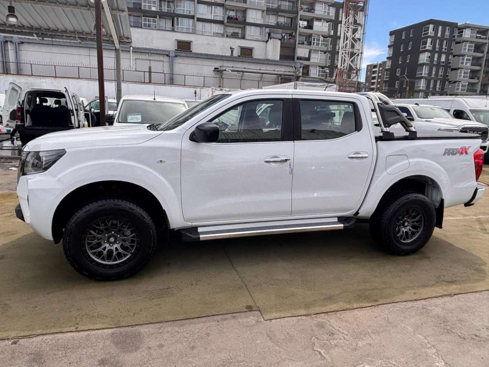 Nissan NAVARA D CAB MT 4X4 2.3 2023 - Imagen 5 de 10
