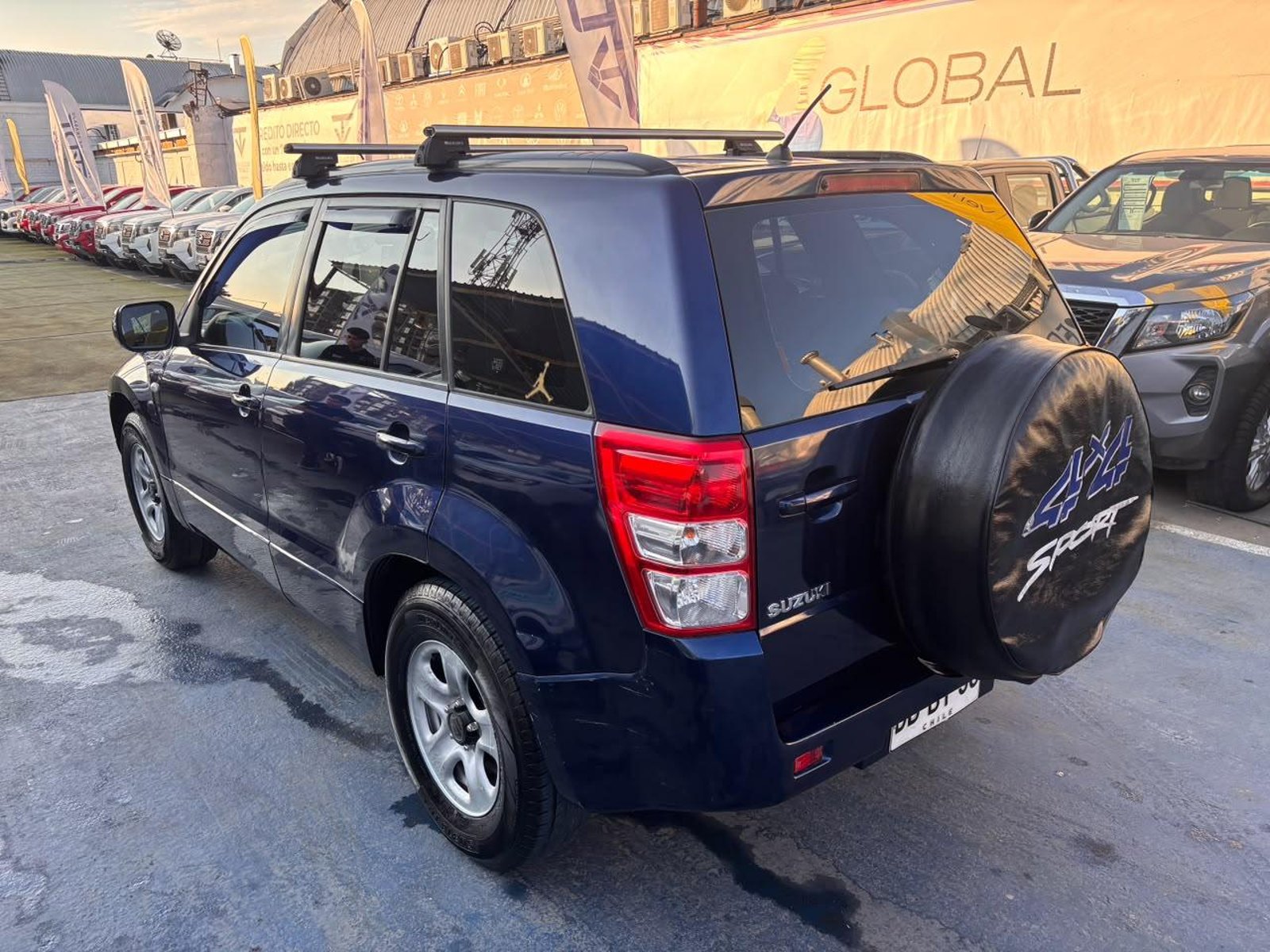 Suzuki GRAND NOMADE GLX 2.0 2011 - Imagen 6 de 10