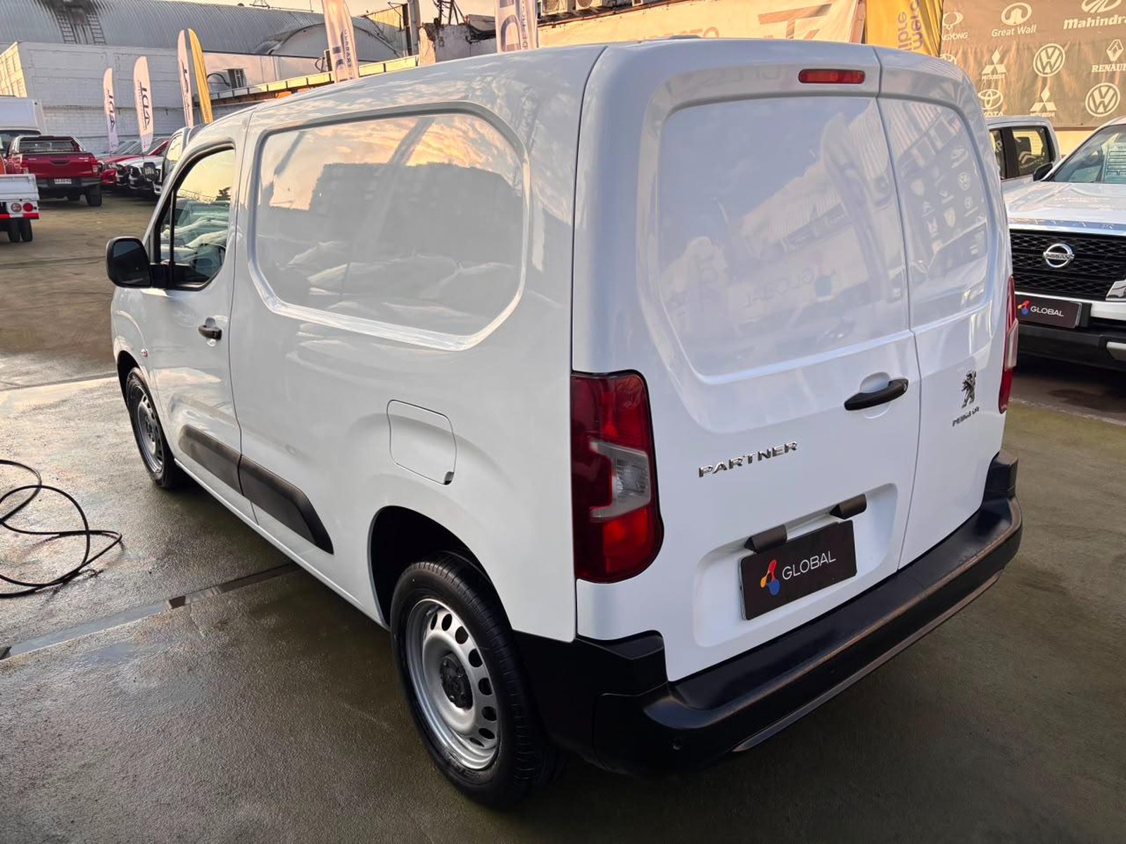 Peugeot PARTNER Furgon 1.6 HDi 2022 - Imagen 6 de 10