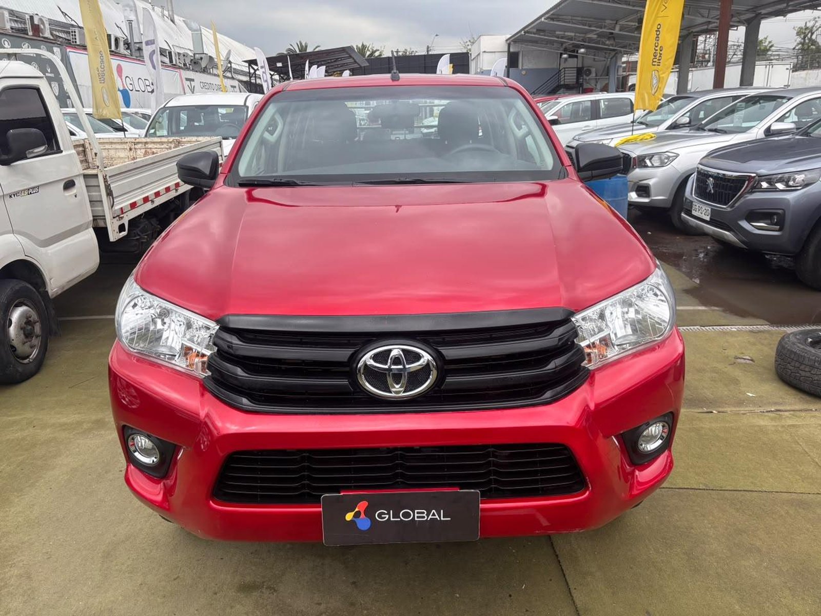 Toyota HILUX 4X4 2.4 MT 2024 - Foto 2 de 10