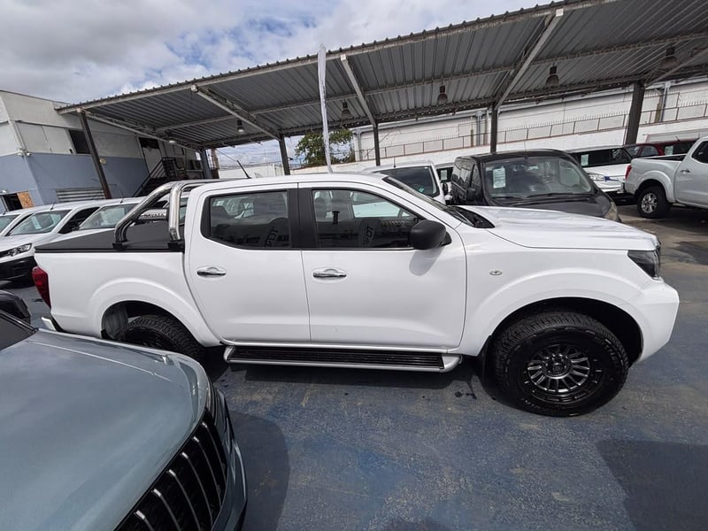 Nissan NAVARA SE 4X4 2.3 2023 - Imagen 4 de 10