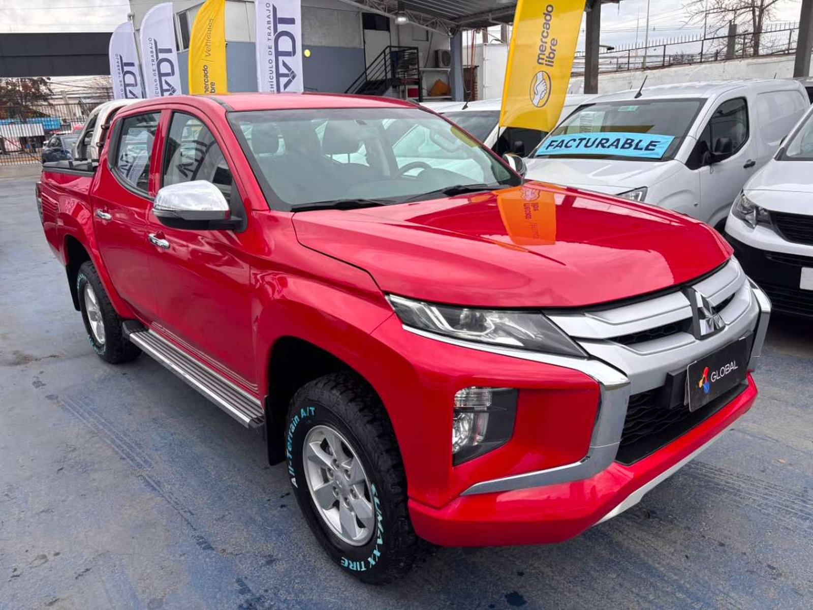Mitsubishi L200 Katana 2.4 4x4 MT 2023 - Foto 3 de 10
