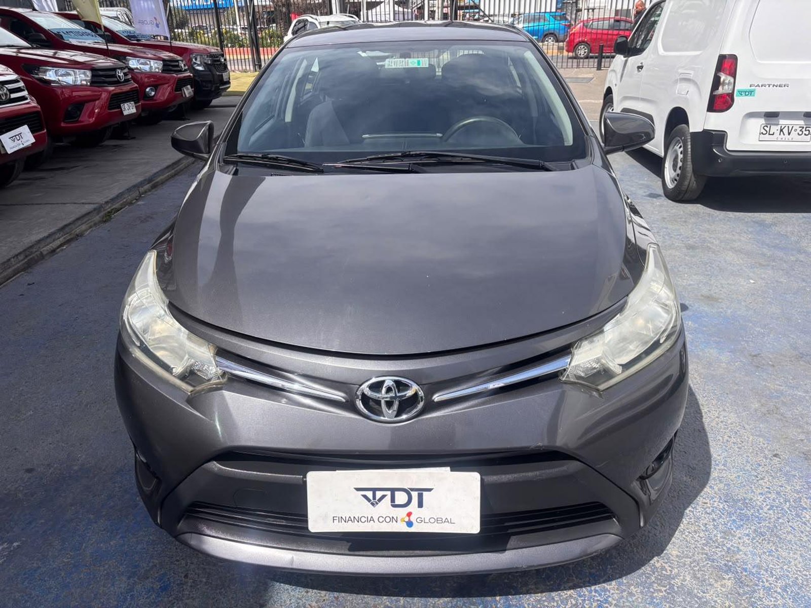 Toyota YARIS Sedan XLI 1.5 MT 2014 - Foto 2 de 10