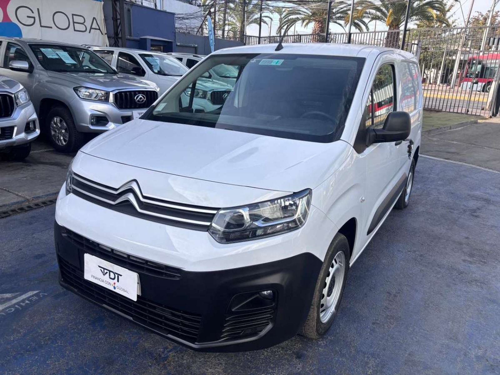 Citroën BERLINGO 1.5 2023 - Imagen 3 de 10