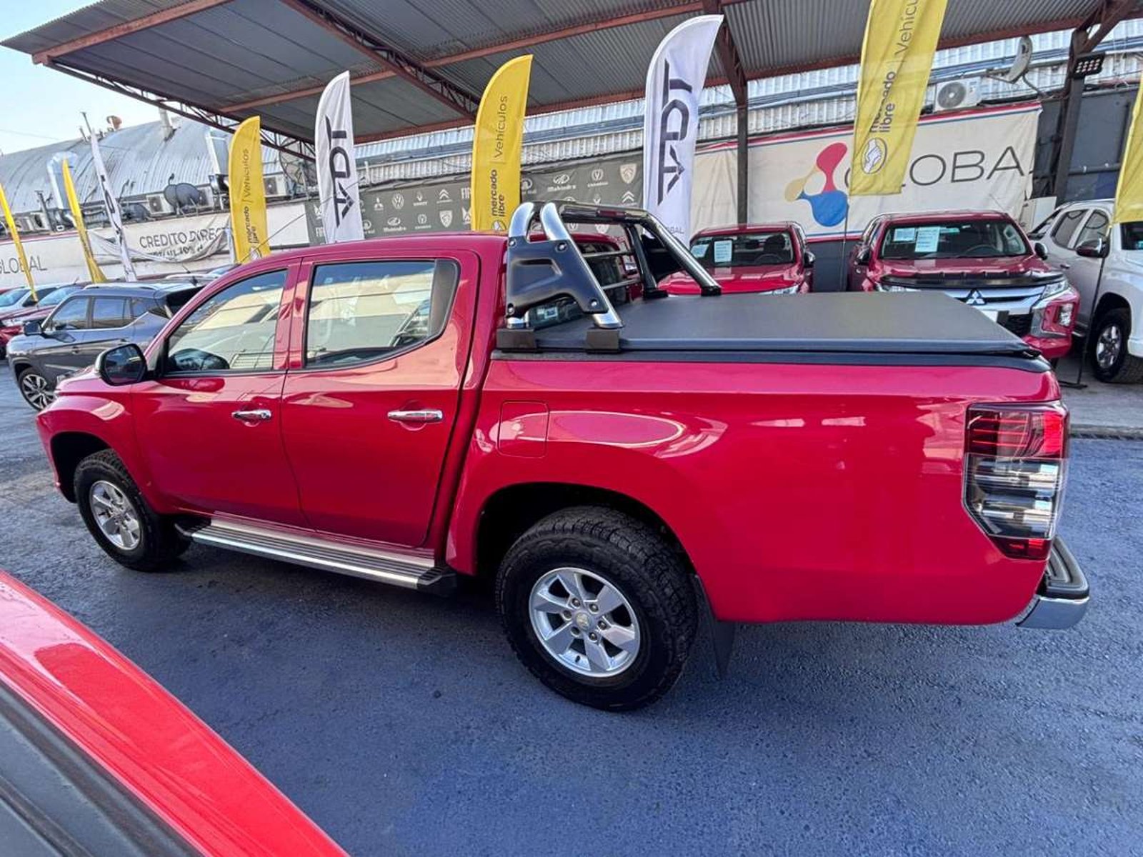 Mitsubishi L200 2.4 KATANA CRM DIESEL DOB. CAB. 4X4 MT 4P 2023 - Foto 5 de 10