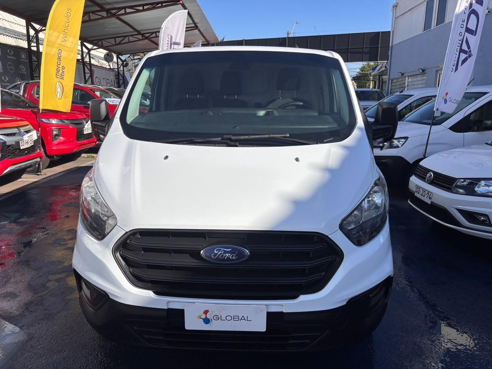 Ford TRANSIT Custom 2.0 EcoBlue Furgón Medio 2024 - Foto 2 de 10