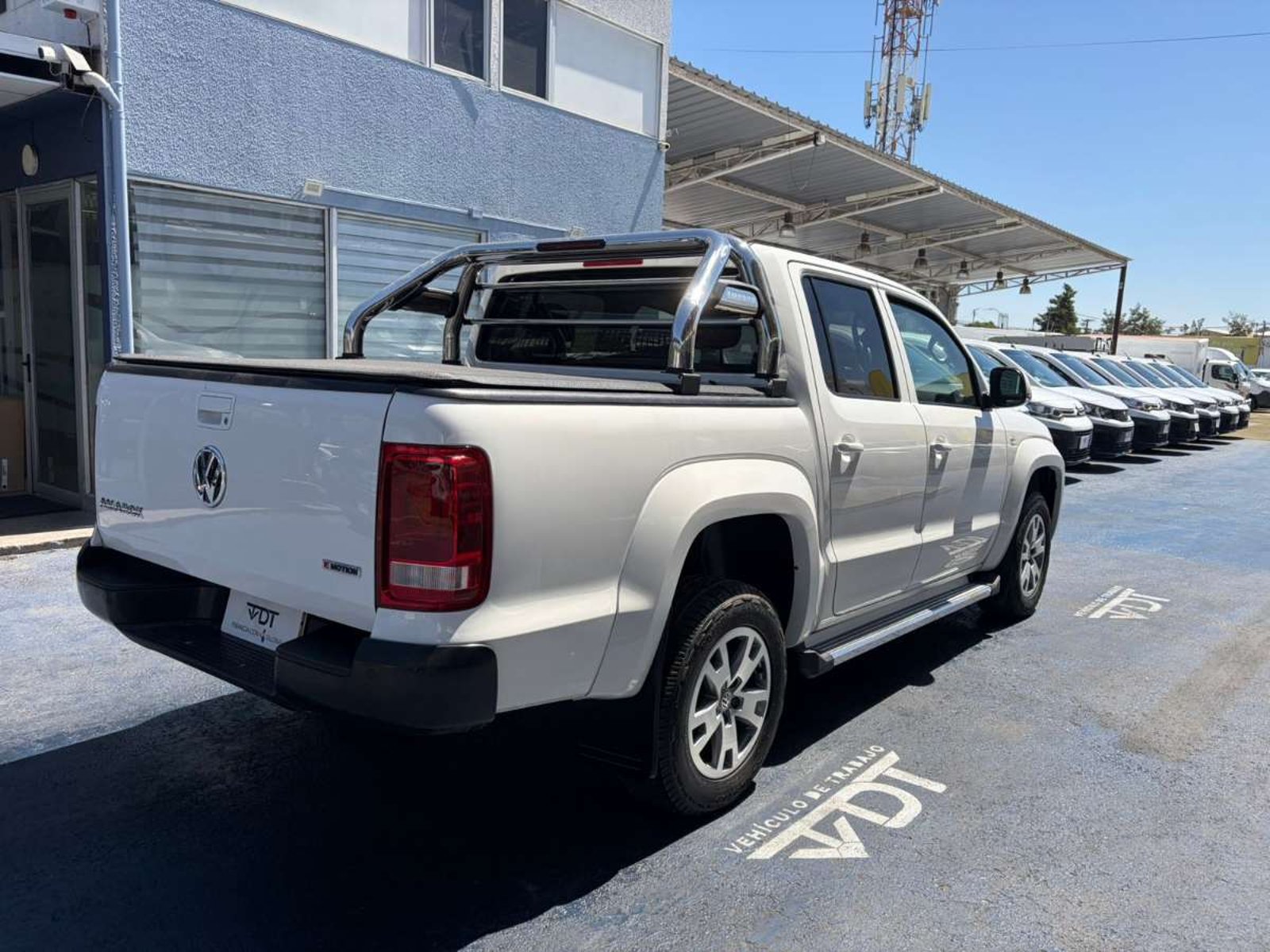 Volkswagen AMAROK DCAB TDI DOHC 4X4 2.0 AUT COMFORTLINE 2022 - Foto 2 de 10