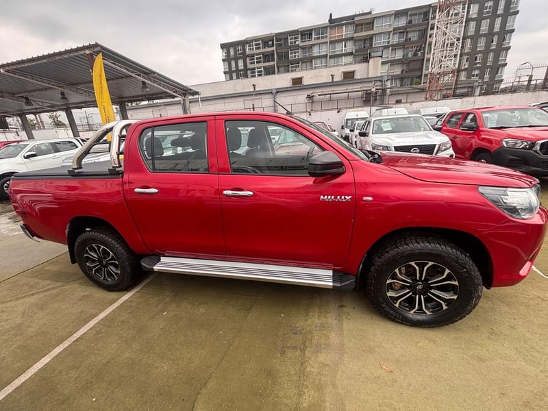Toyota HILUX 4X4 2.4 MT 2024 - Imagen 4 de 10