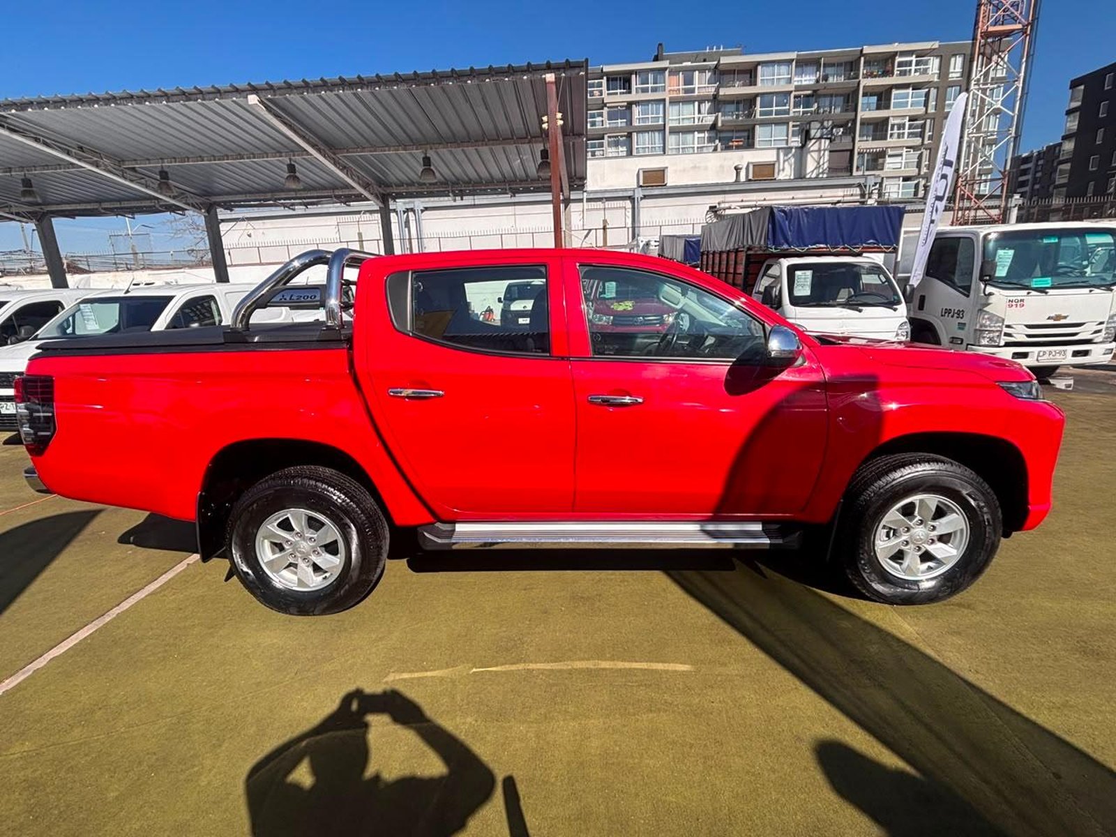 Mitsubishi L200 Katana 2.4 4x4 MT 2023 - Imagen 4 de 10