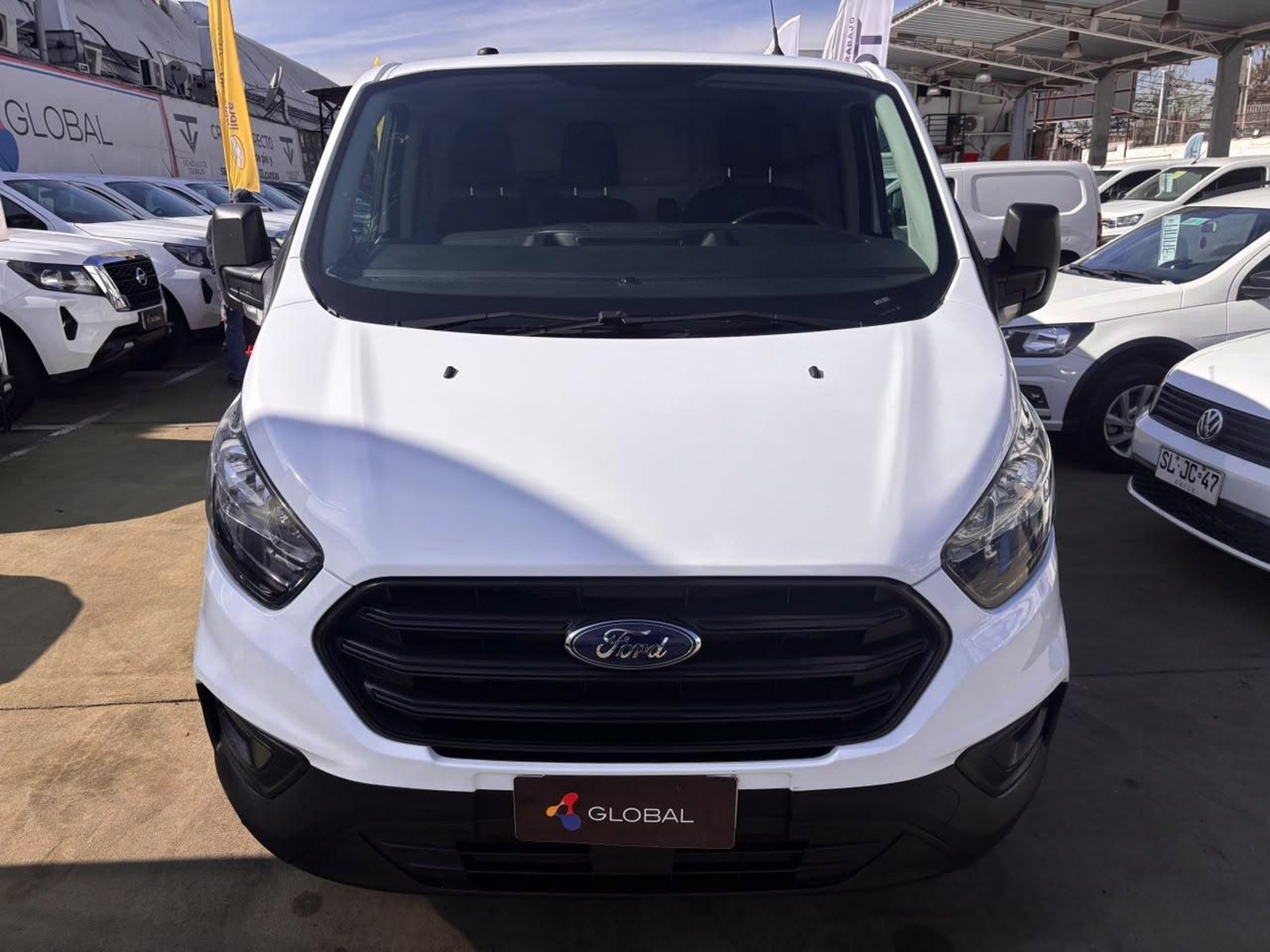 Ford TRANSIT Custom 2.0 EcoBlue Furgón Medio 2024 - Foto 2 de 10