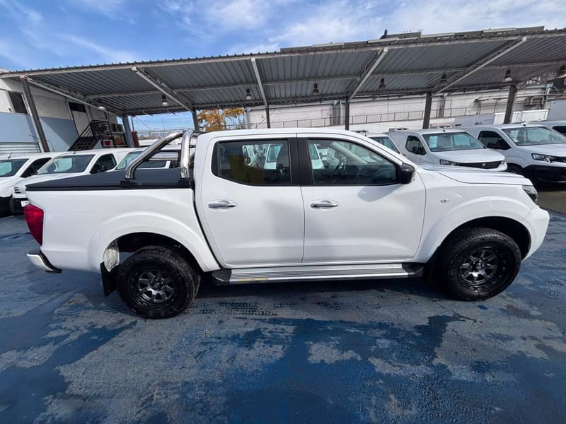 Nissan NAVARA D CAB MT 4X4 2.3 SE 4X4 2023 - Imagen 4 de 10