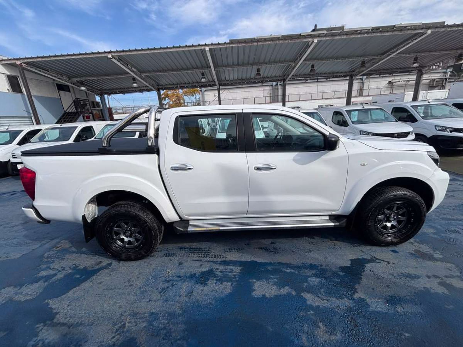 Nissan NAVARA D CAB MT 4X4 2.3 SE 4X4 2023 - Foto 4 de 10