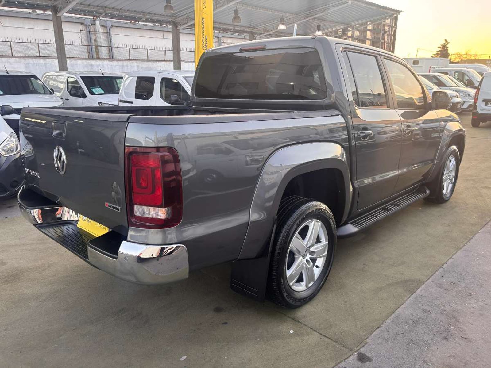 Volkswagen AMAROK DCAB TDI DOHC 4X4 2.0 AUT 2023 - Imagen 8 de 10