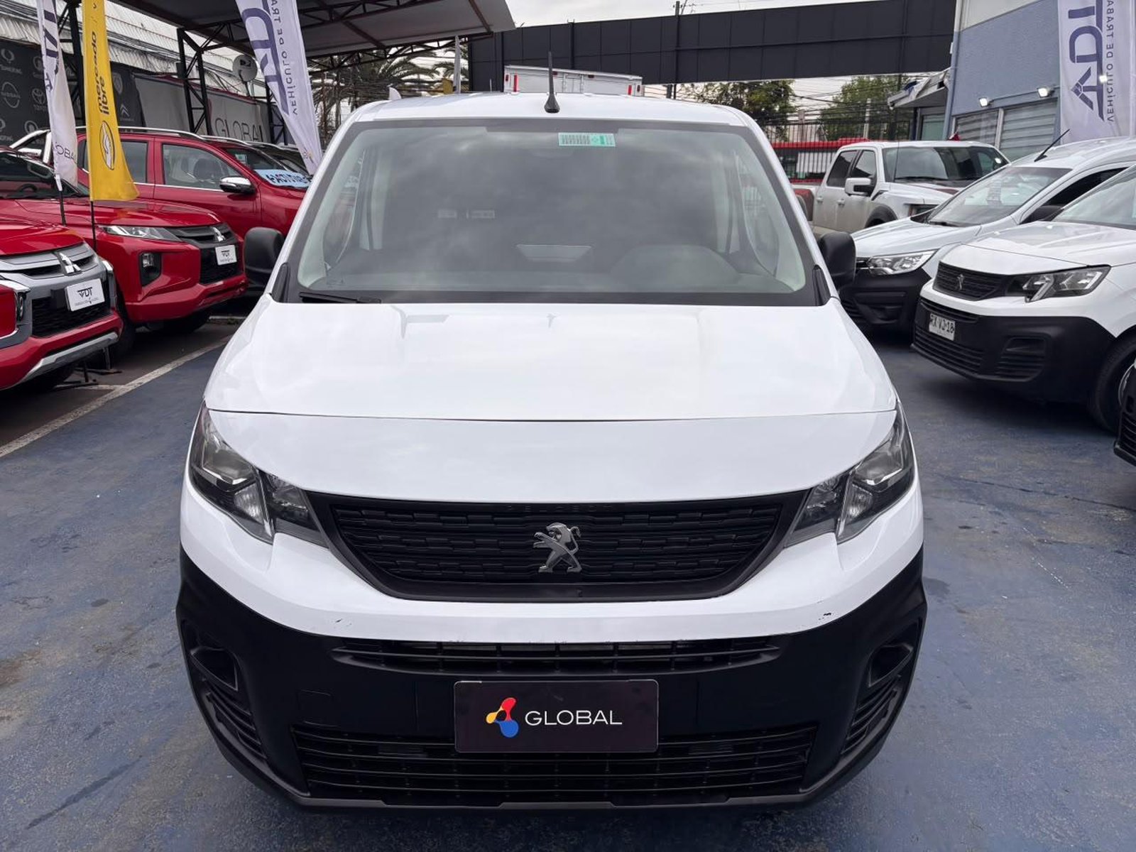 Peugeot NUEVA PARTNER 1.6 HDi 90HP Pack AA EV 2024 - Foto 2 de 10