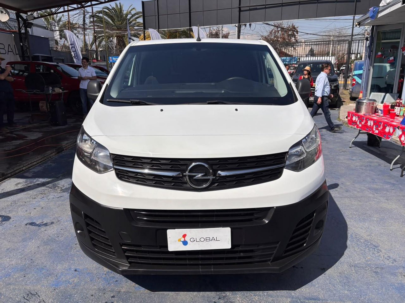 Opel VIVARO 2022 - Foto 2 de 10