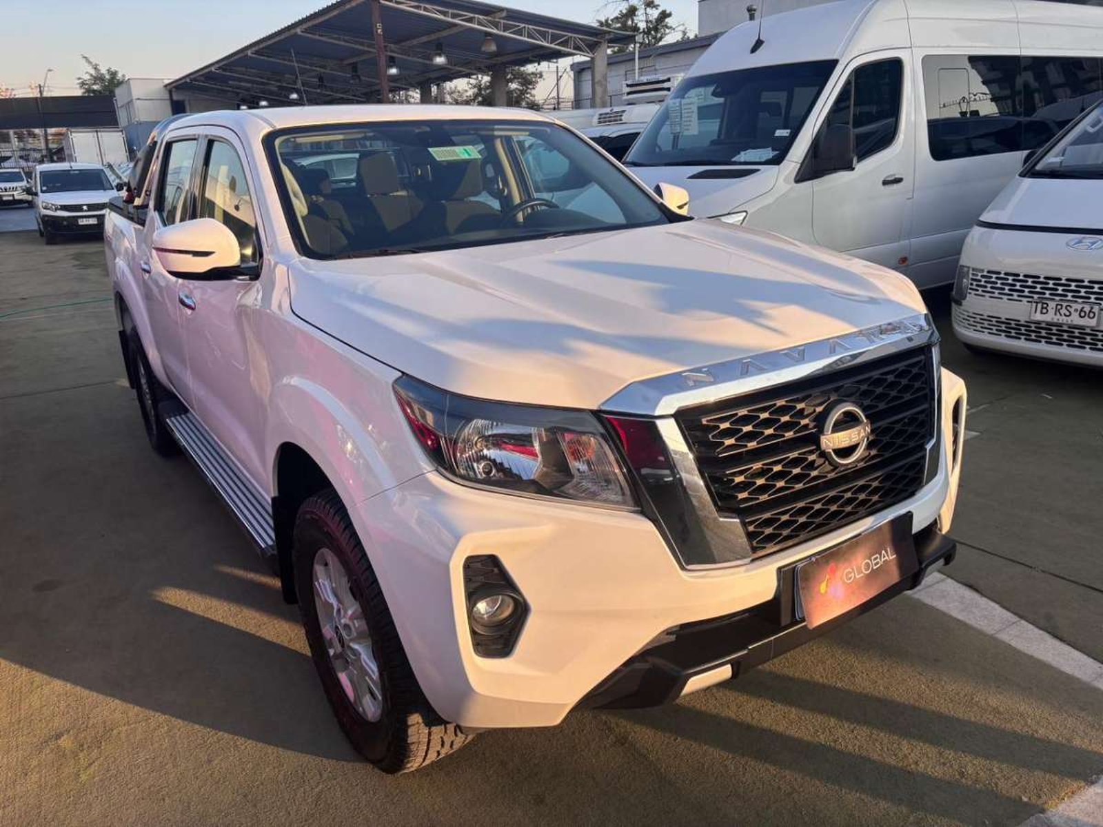 Nissan NAVARA D CAB 2.3 XE 4X4 2023 - Foto 3 de 10