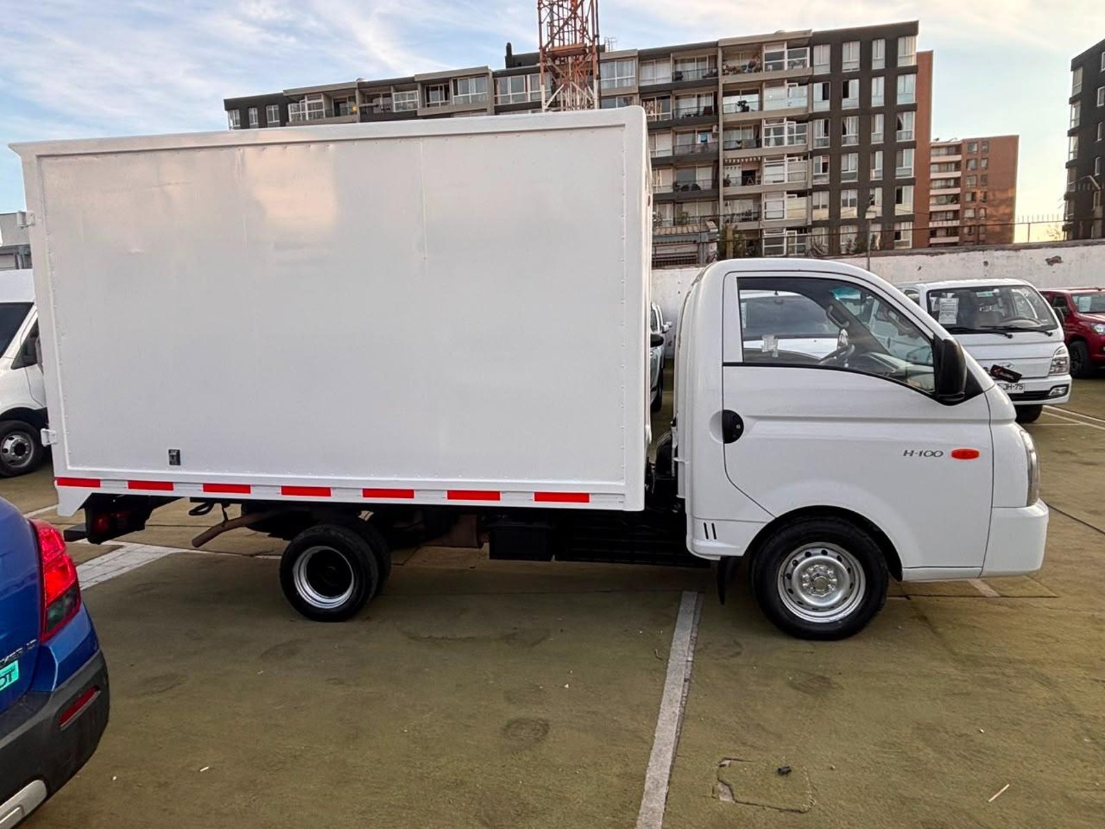 Hyundai PORTER II HI SUPER DOHC 2.5 2023 - Imagen 4 de 10