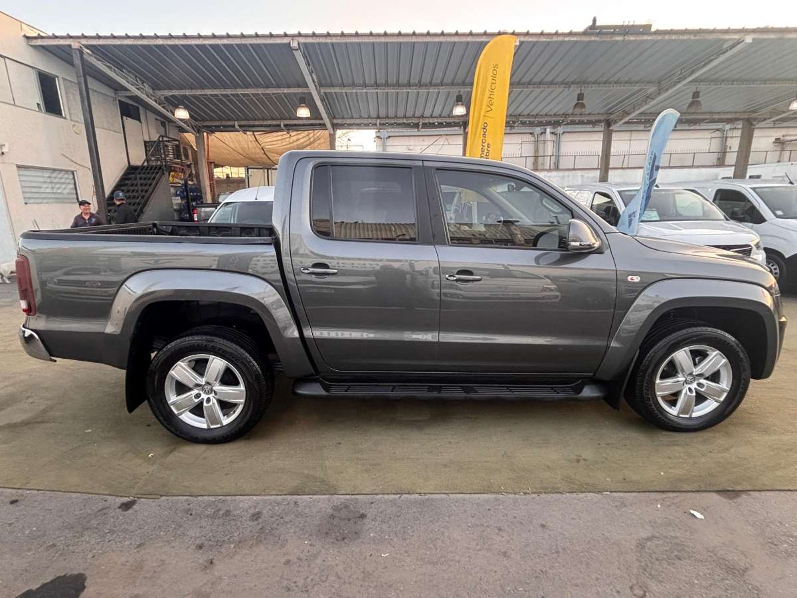 Volkswagen AMAROK DCAB TDI DOHC 4X4 2.0 AUT 2023 - Imagen 4 de 10