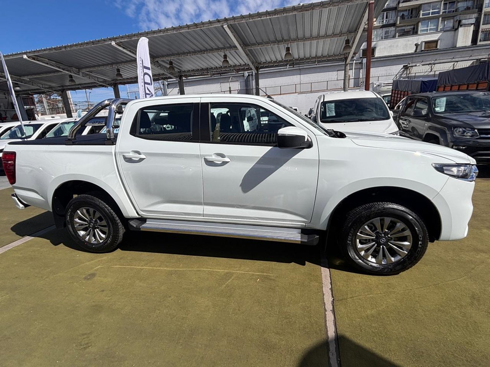 Mazda BT-50 Thunder 3.0 4x4 2022 - Foto 4 de 10