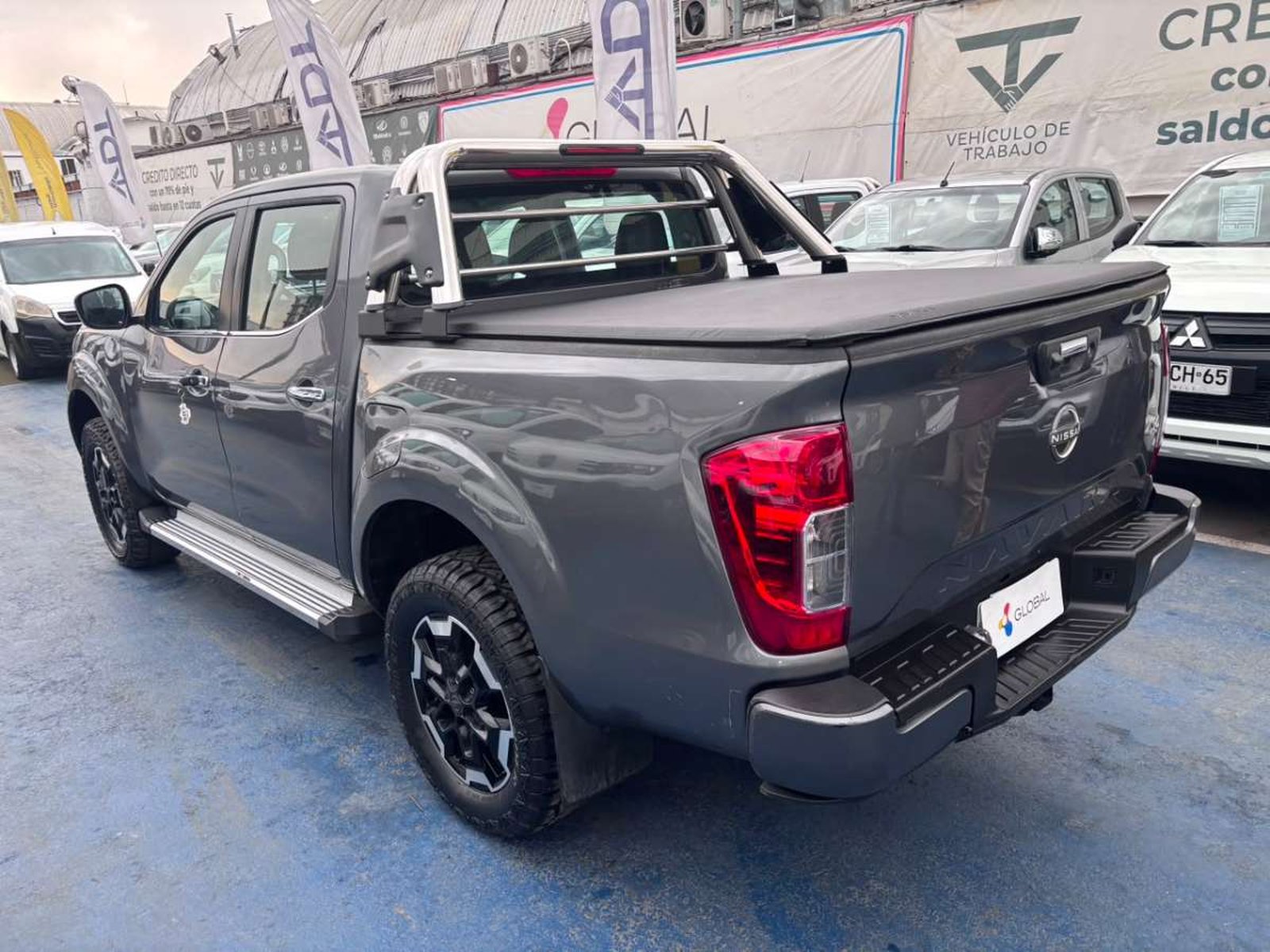 Nissan NAVARA D CAB MT 4X4 2.3 xe 4x4 2023 - Imagen 6 de 10