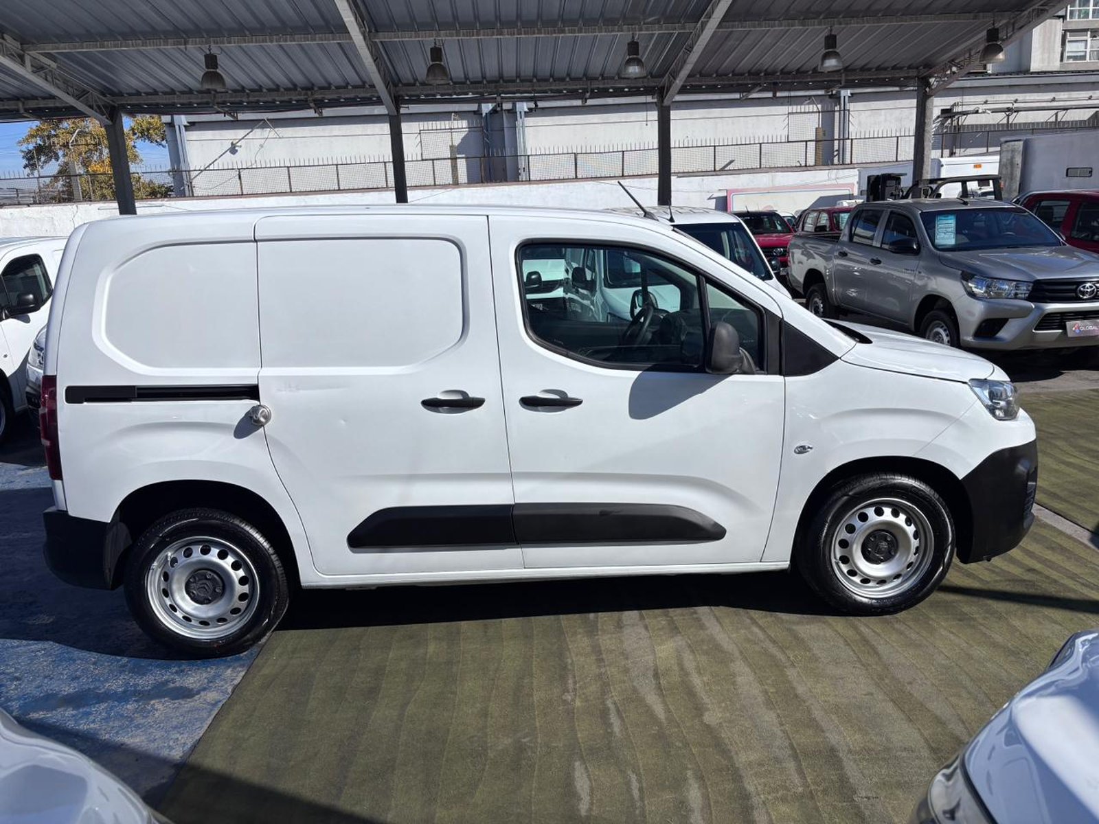 Citroën Berlingo 2023 - Imagen 4 de 10