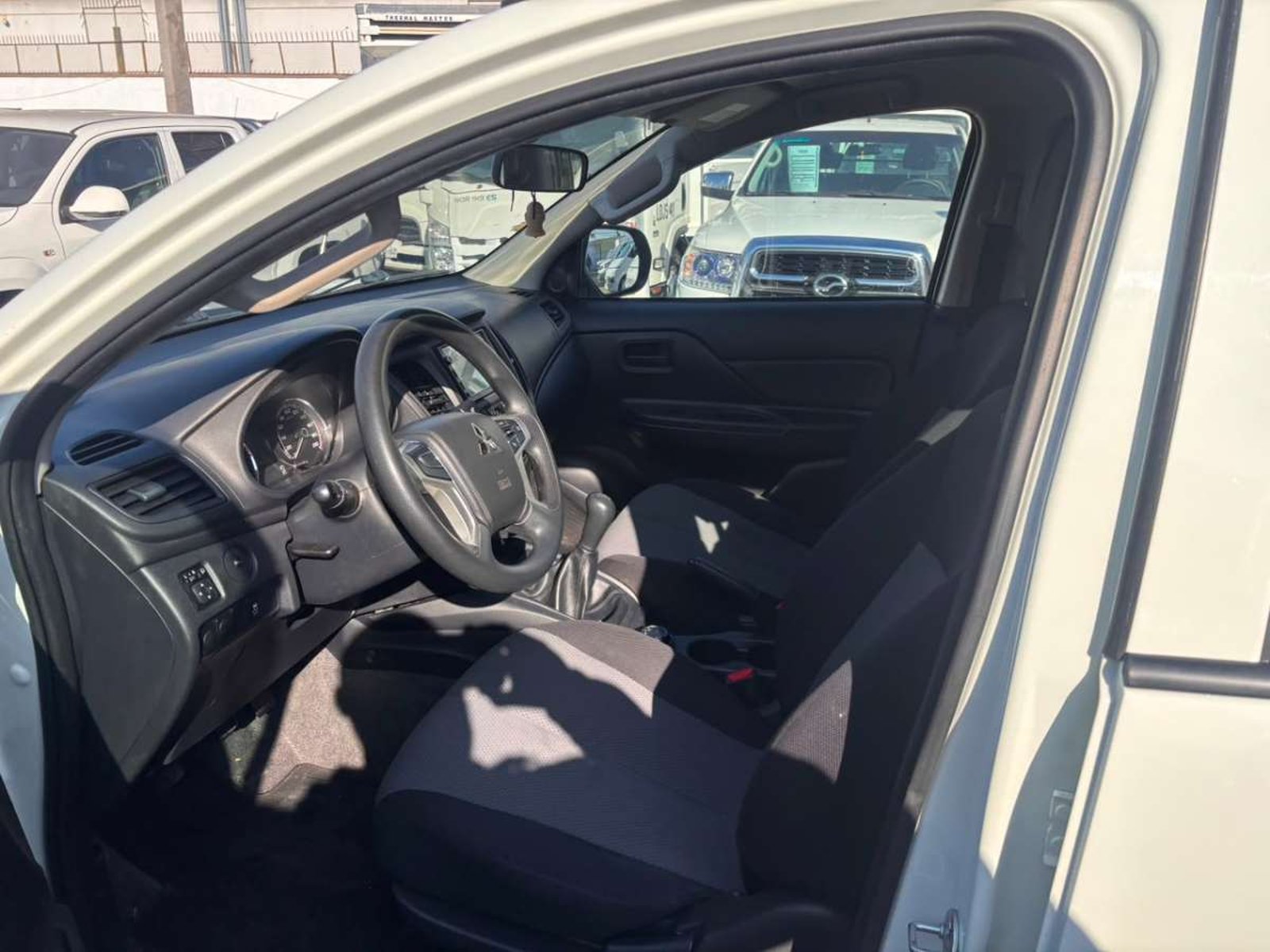 Mitsubishi L200 KATANA CR 2.4 2023 - Imagen 10 de 10