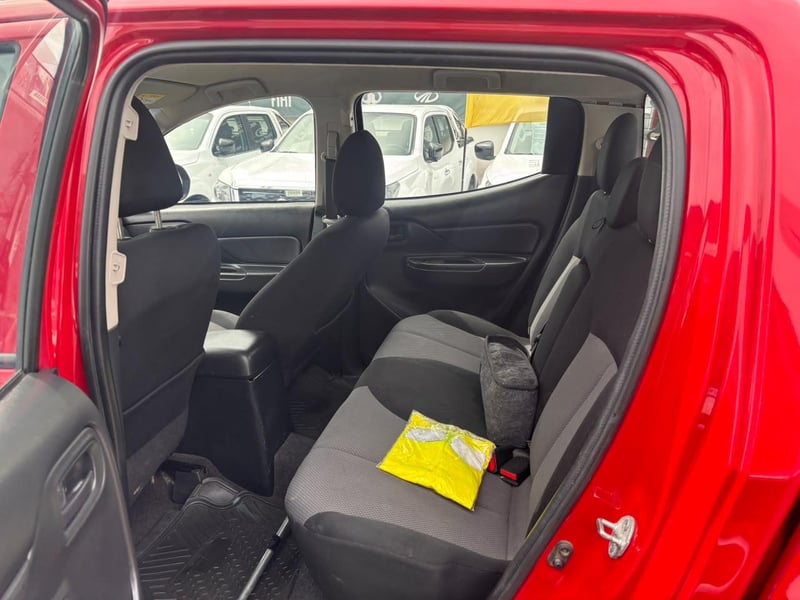 Mitsubishi L200 Katana 2.4 4x4 MT 2022 - Imagen 9 de 10