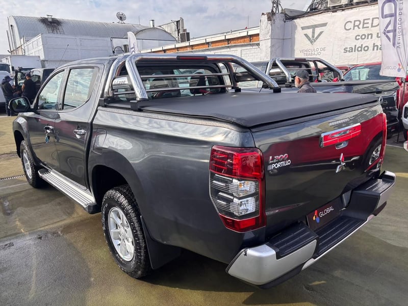 Mitsubishi L200 KATANA CR 2.4 Diesel 2023 - Imagen 6 de 10