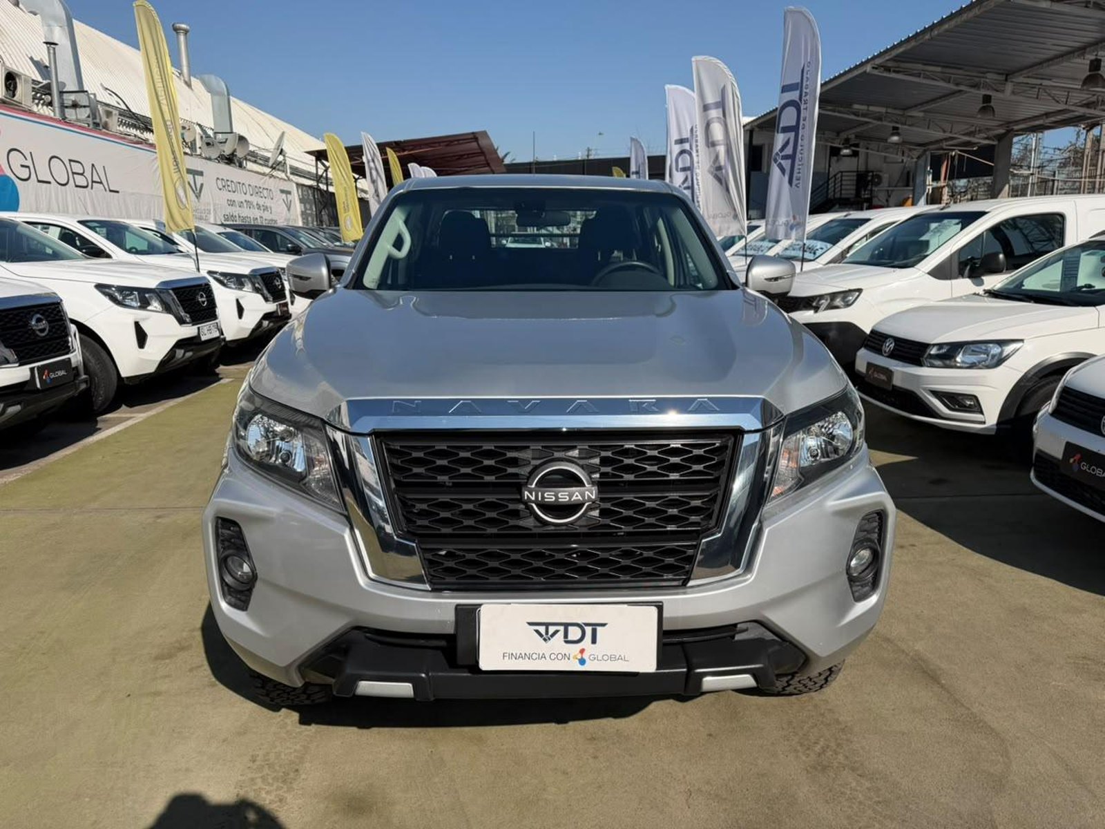 Nissan NAVARA XE 4X4 AT 2.3 DIESEL 2024 - Foto 2 de 10