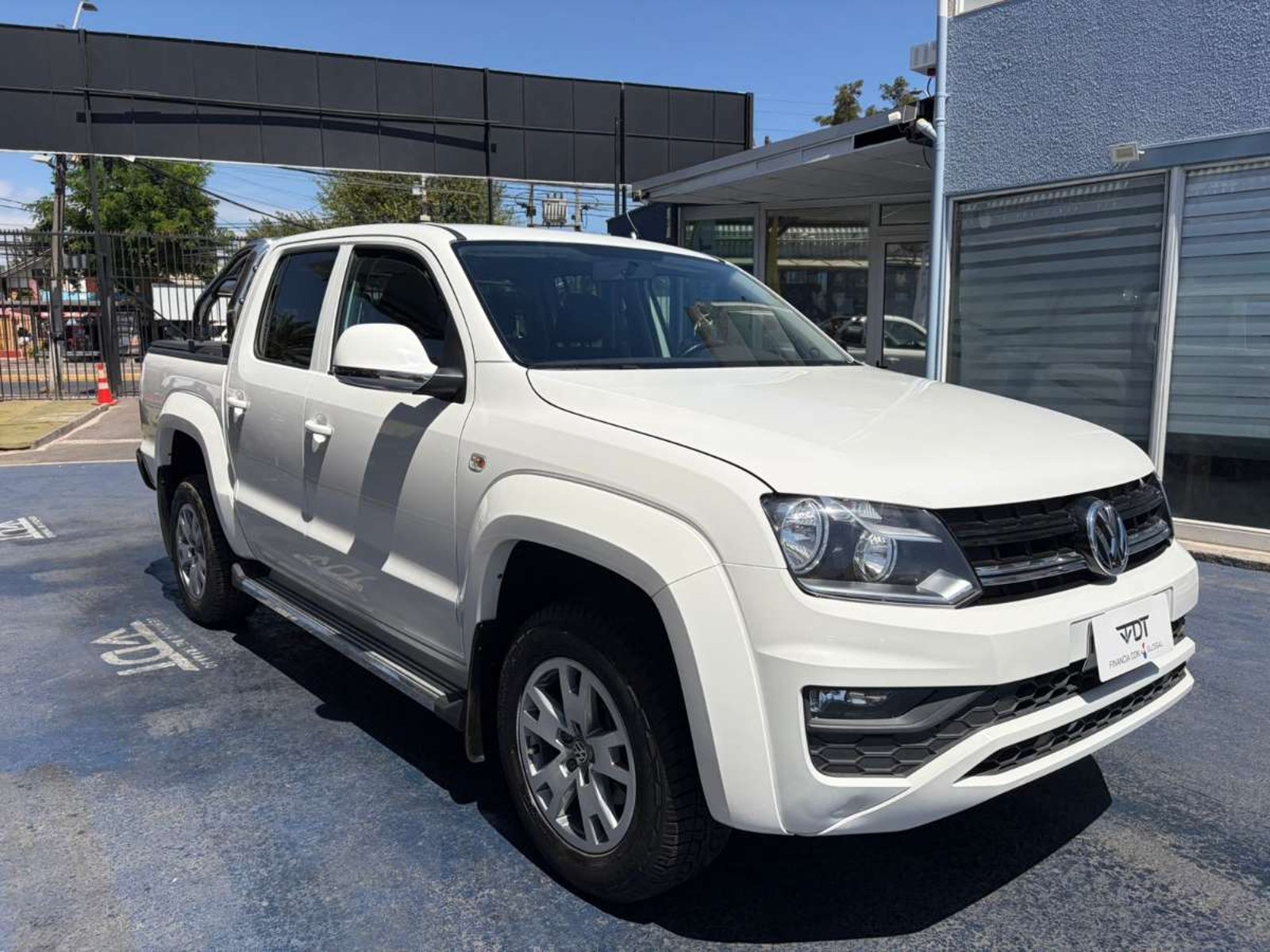 Volkswagen AMAROK DCAB TDI DOHC 4X4 2.0 AUT COMFORTLINE 2022 - Imagen 4 de 10