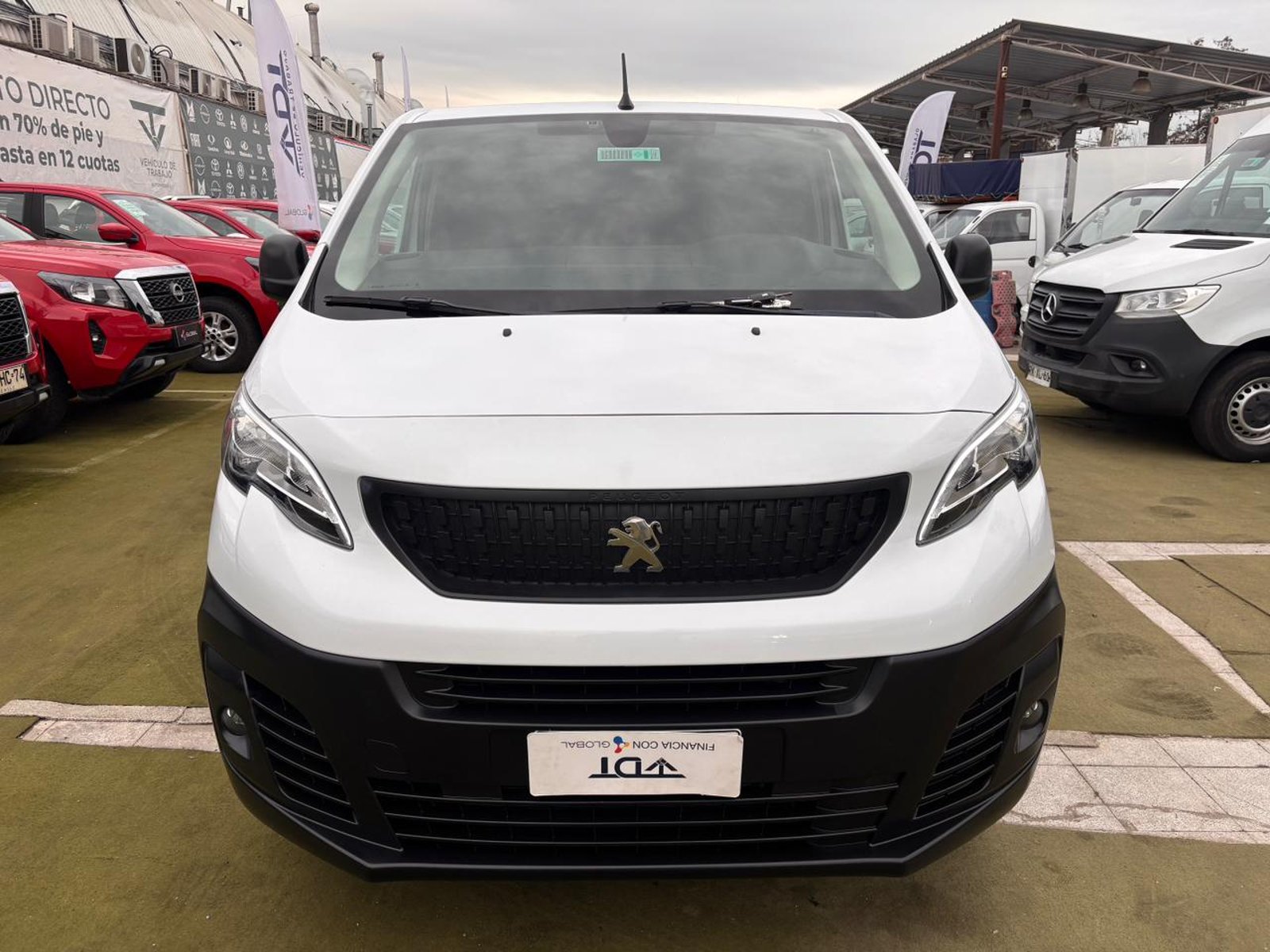 Peugeot EXPERT Premium Long 2.0 HDi 2023 - Foto 2 de 10