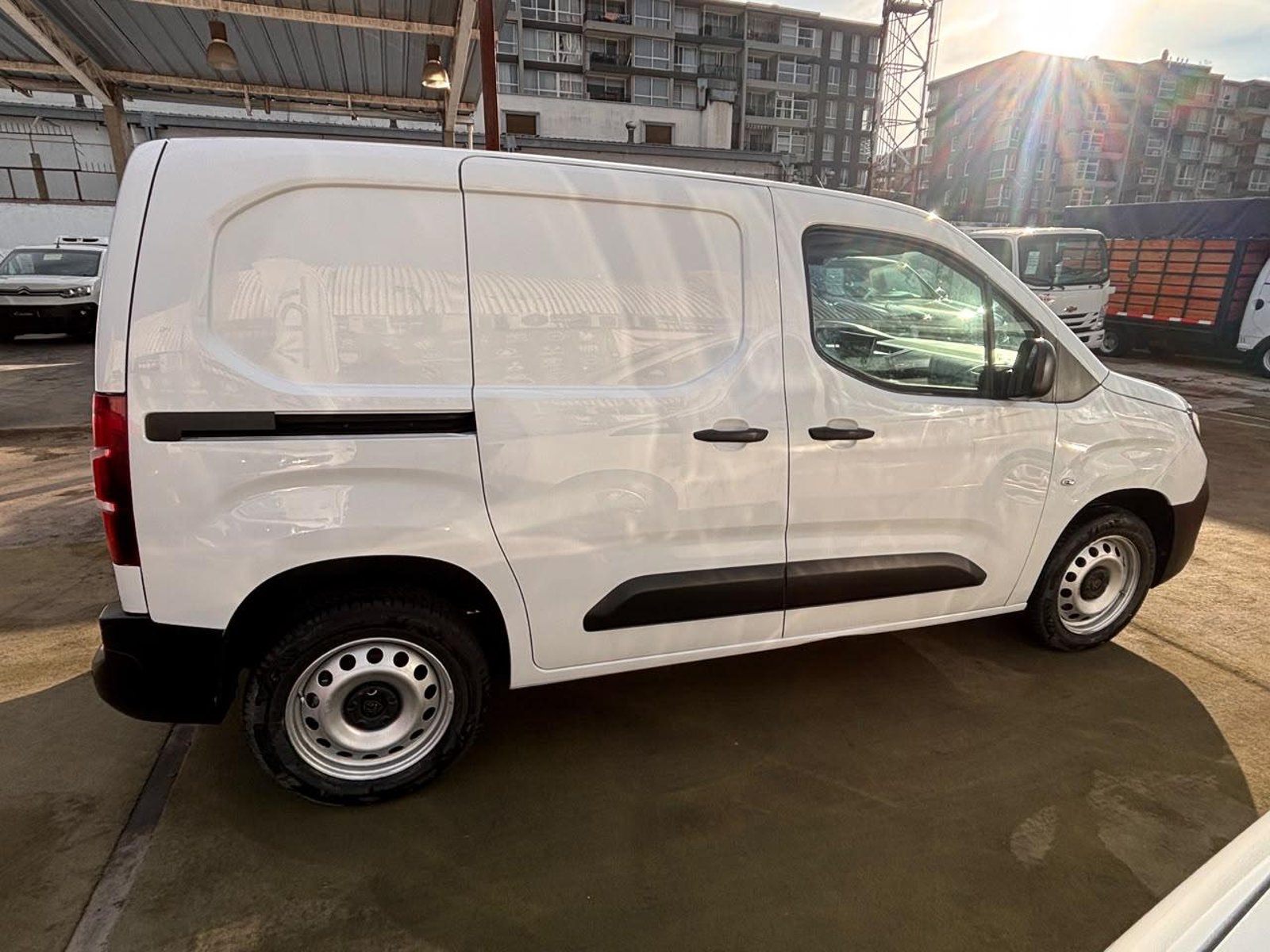 Peugeot PARTNER L1 1.5 BlueHDi 2025 - Imagen 5 de 10