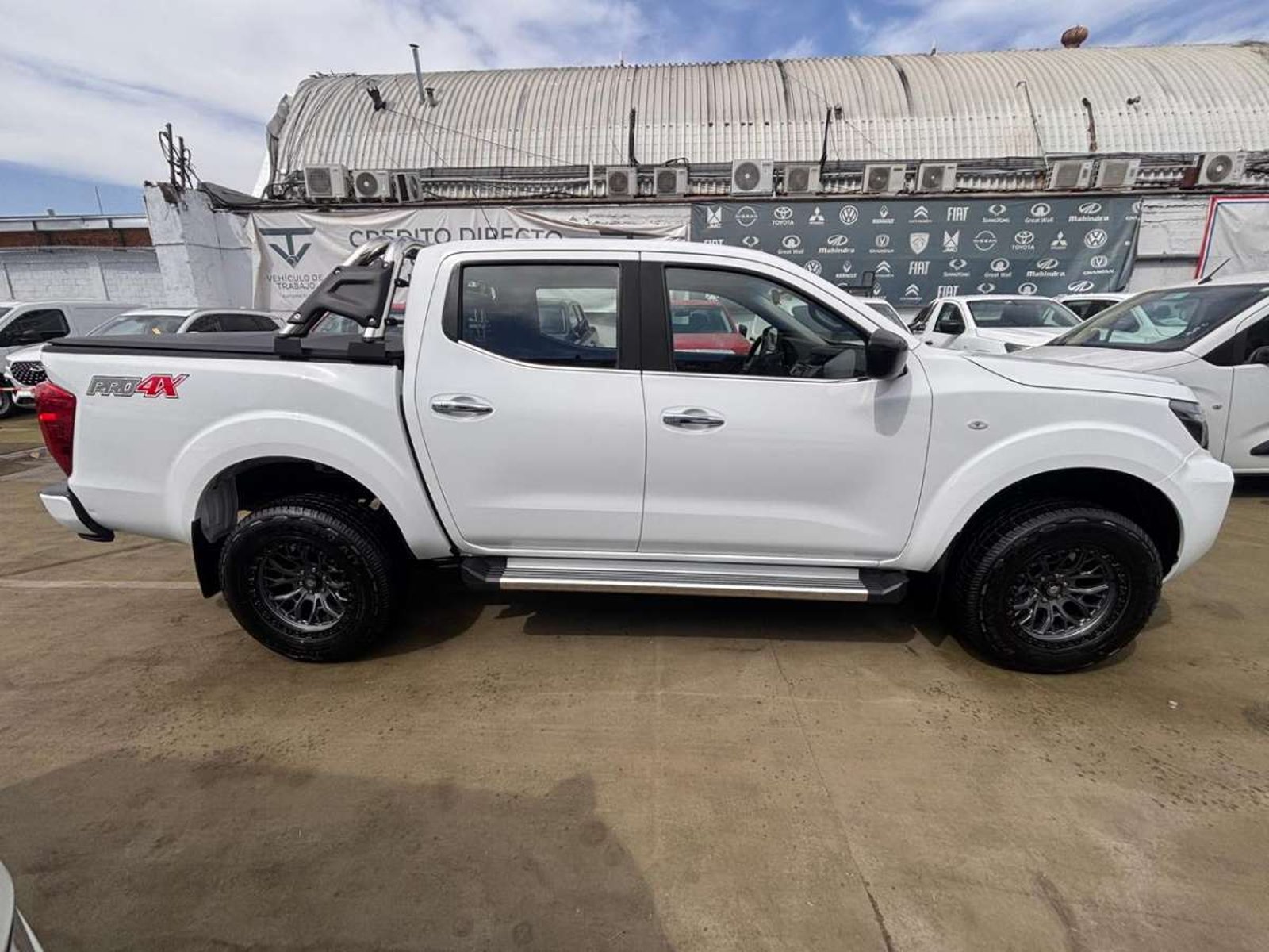 Nissan NAVARA D CAB MT 4X4 2.3 2023 - Foto 4 de 10