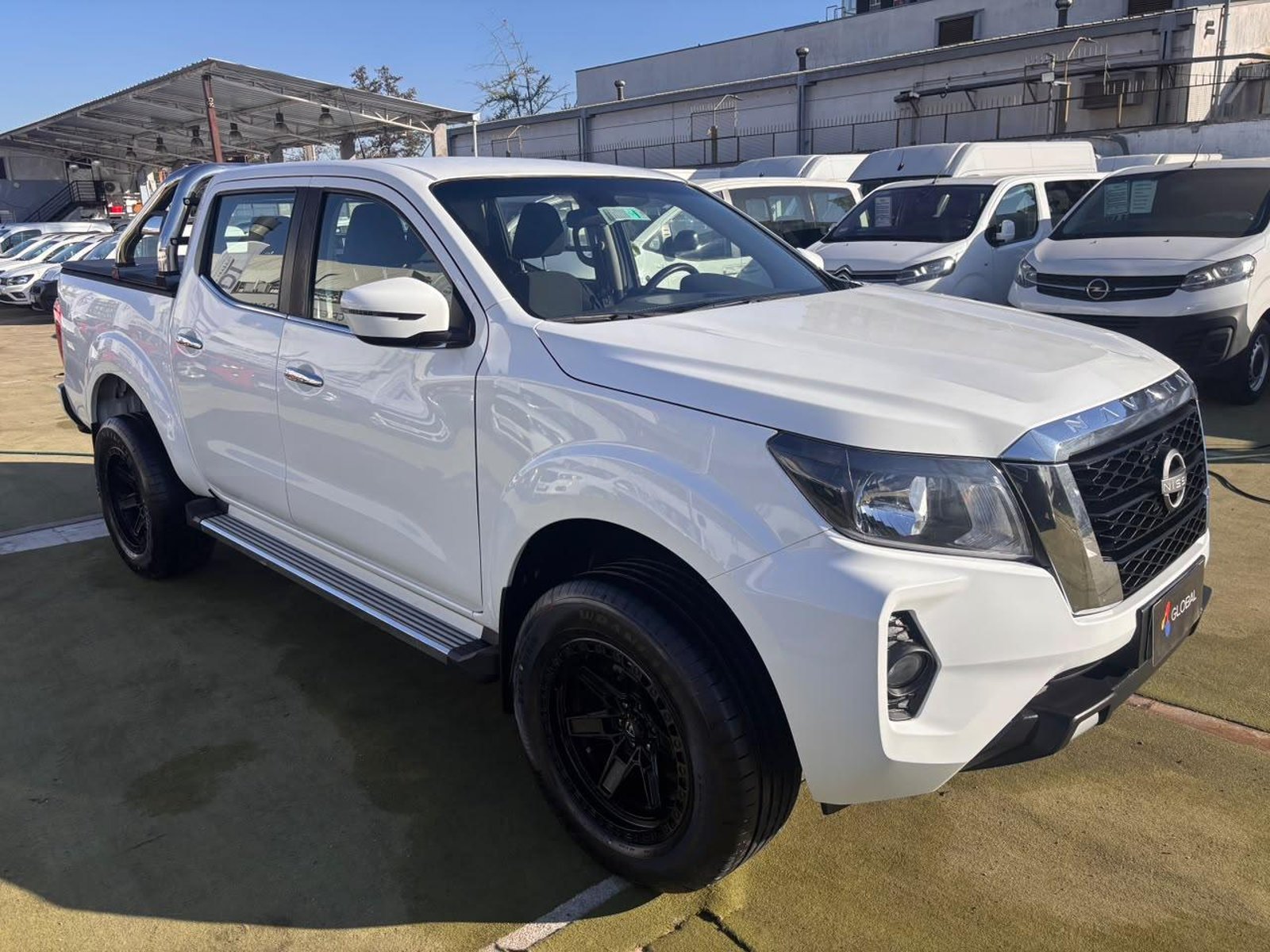 Nissan NAVARA D CAB 2.3 xe 4x2 2023 - Foto 3 de 10