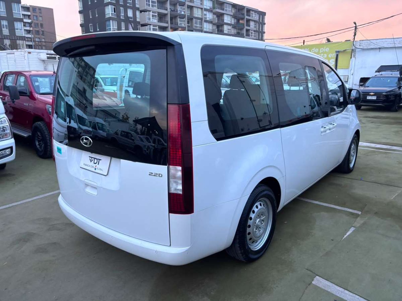 Hyundai STARIA US4 CRDI 2.2 AUT 2023 - Imagen 8 de 10